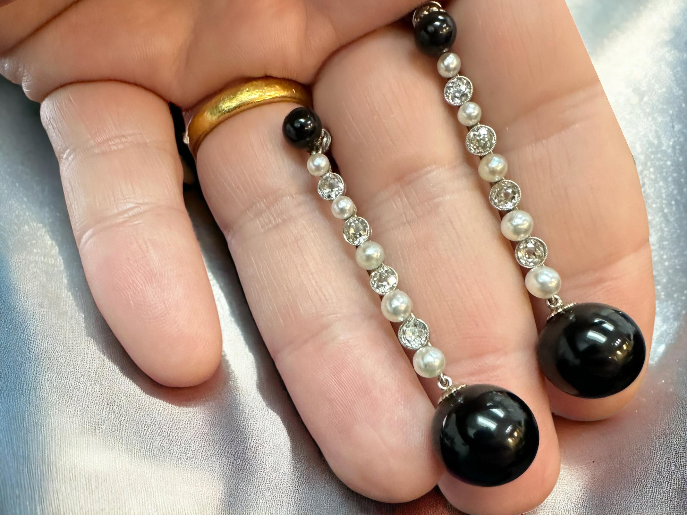 Platin Art Deco Onyx, Diamant, Perlen-Ohrringe (Rundschliff) im Angebot