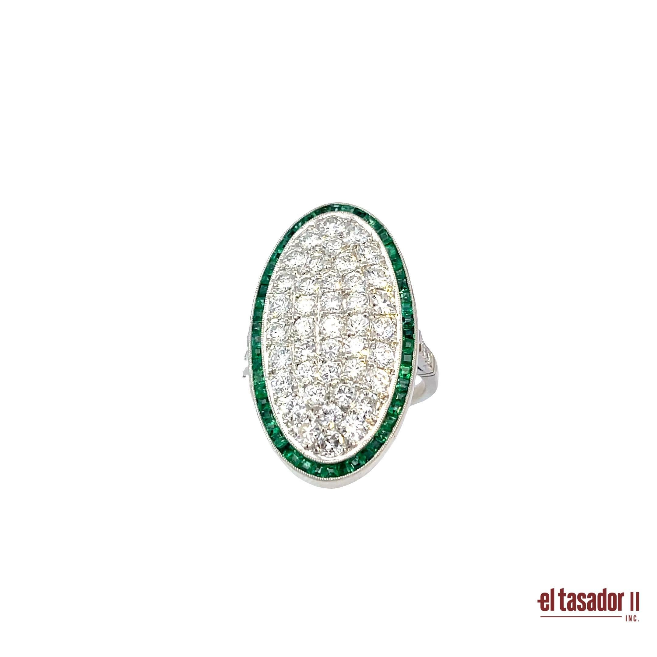 Cette remarquable bague Art déco en platine pèse 9,6 grammes et présente un remarquable design ovale allongé. La surface est entièrement sertie de 1,80 carats de diamants taille brillant, créant un éblouissant spectacle d'éclat et de lumière.