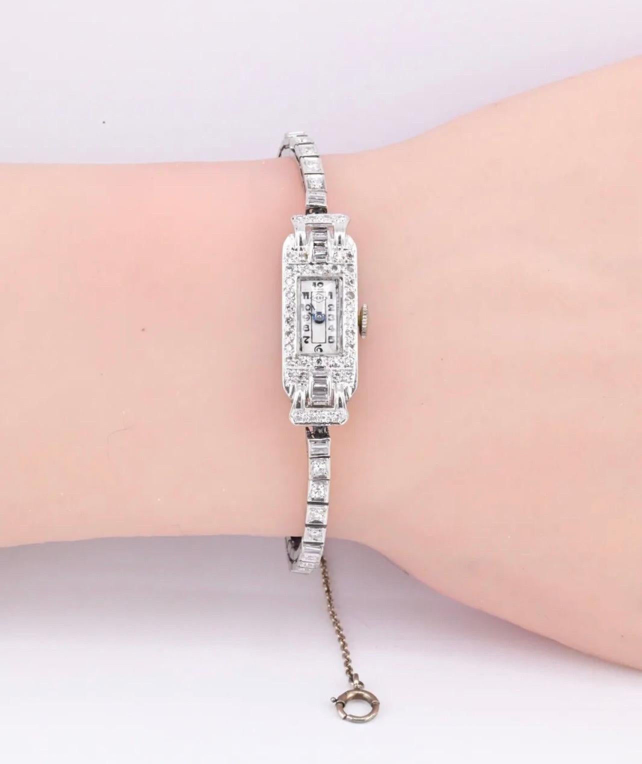 Platin Art Deco-Pery Damen-Diamant-Uhr 1,50 Karat 18,09 Gramm im Zustand „Gut“ in Media, PA