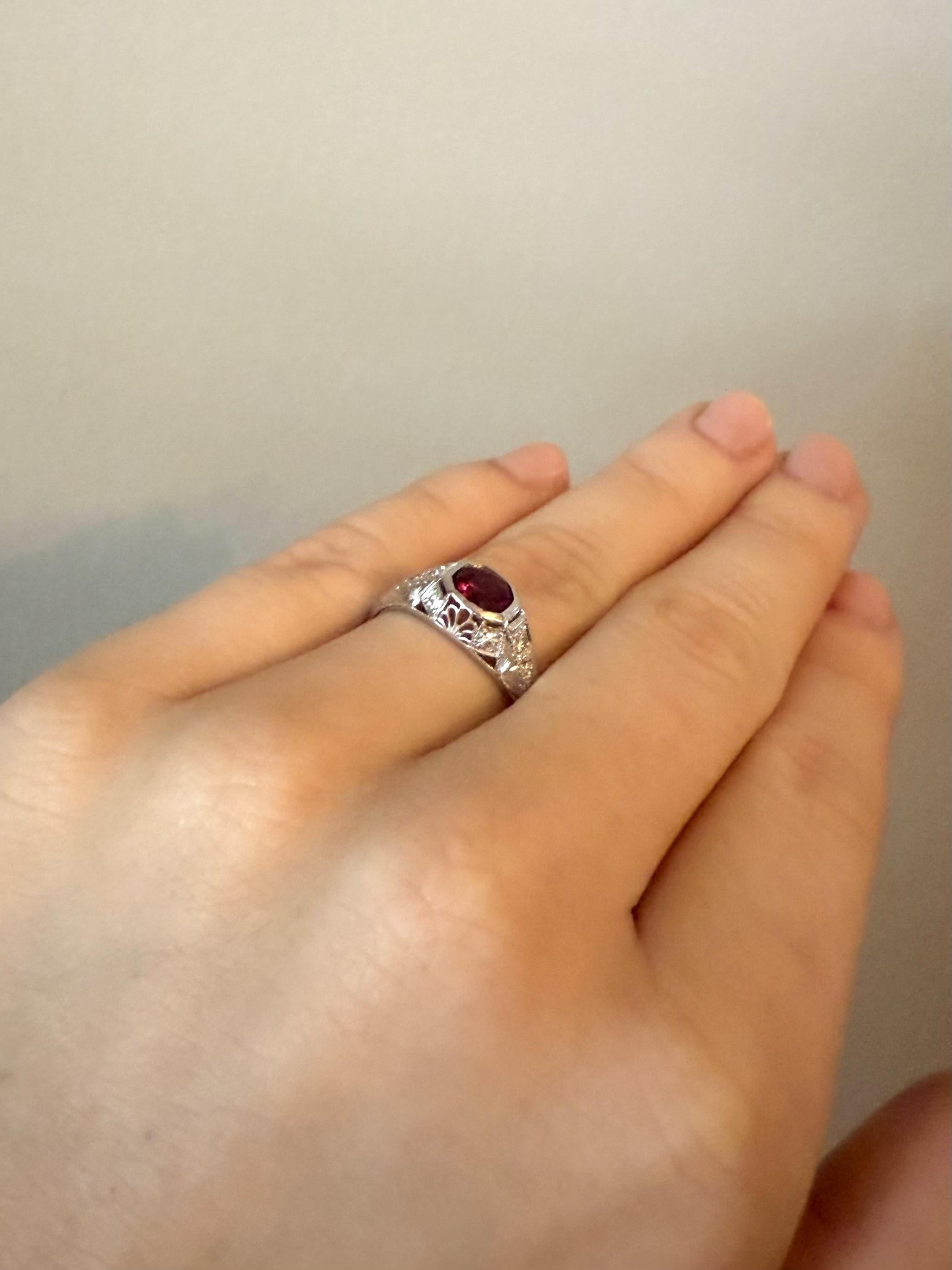 Platin Art Deco Rhodolith Granat & Diamant Solitär Ring (Art déco) im Angebot