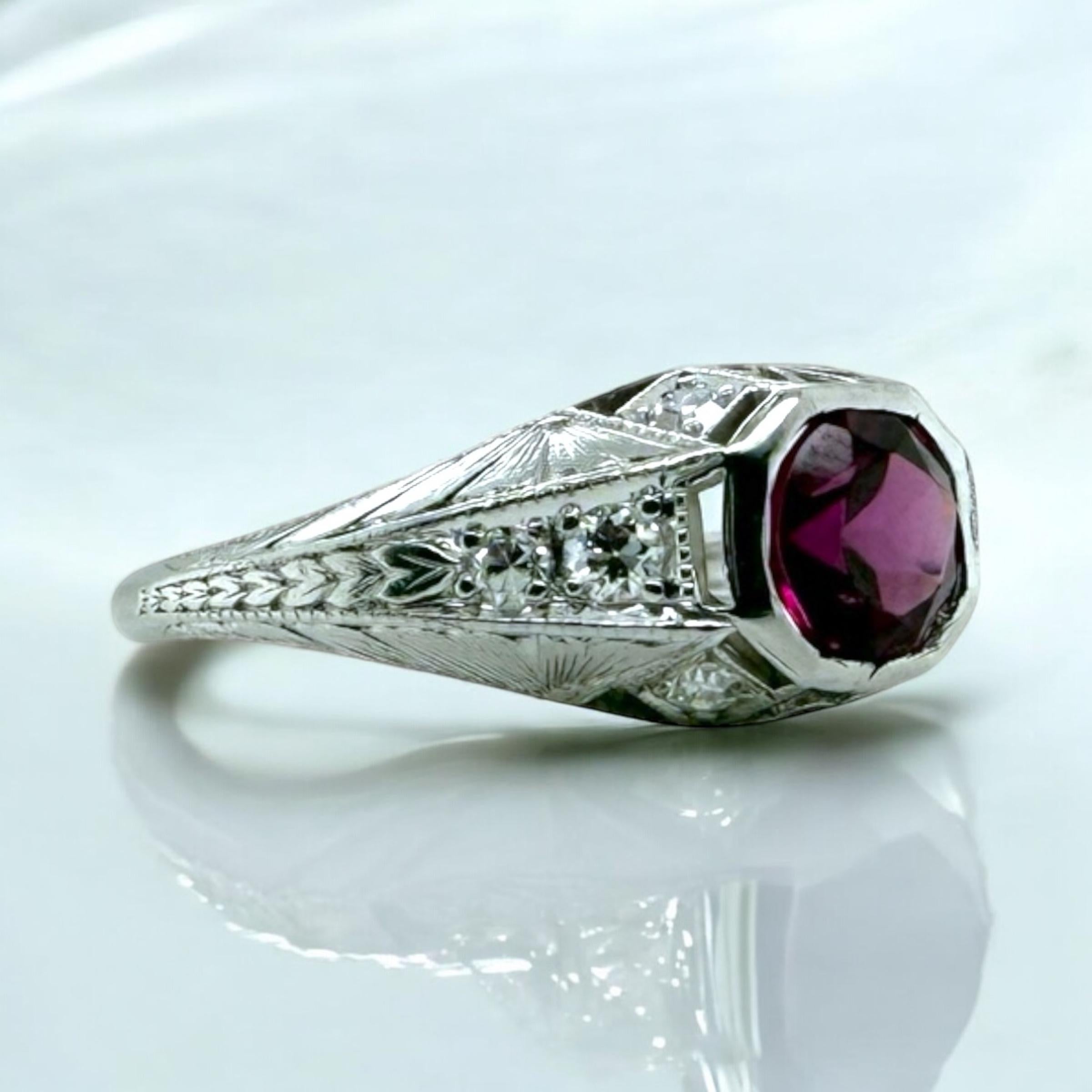 Platin Art Deco Rhodolith Granat & Diamant Solitär Ring (Rundschliff) im Angebot