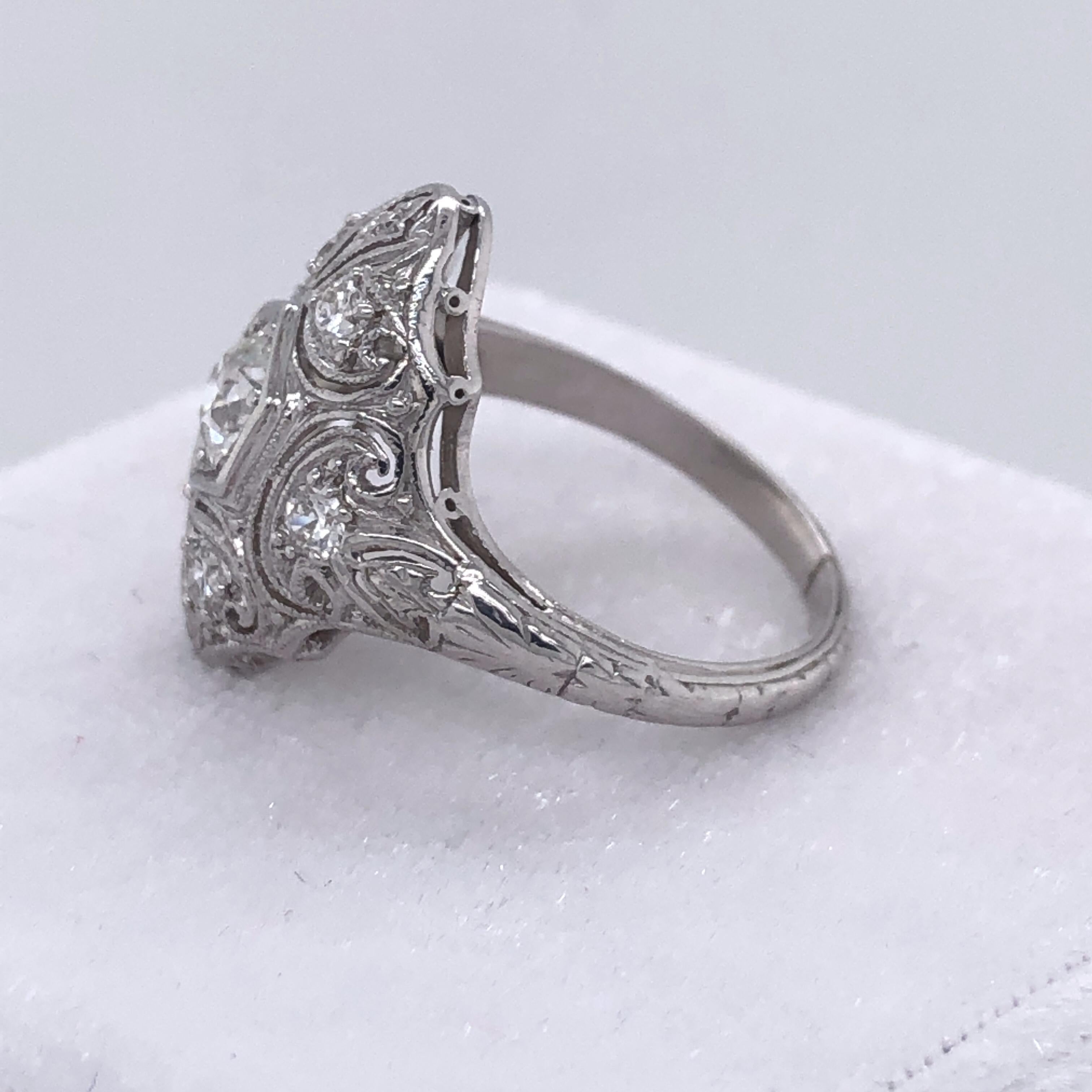 Platinum Art Deco Ring In Good Condition In Towson, MD