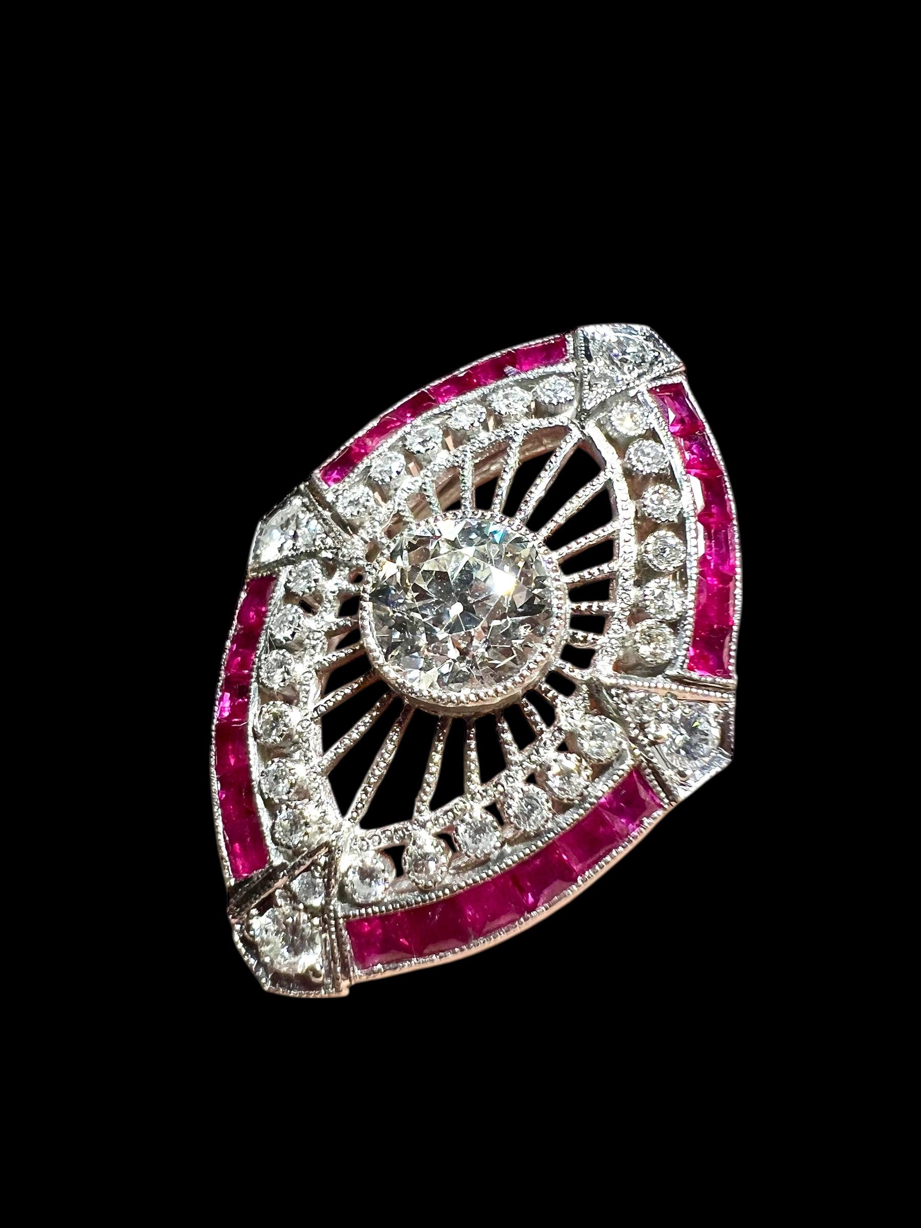 Anello Art Deco in platino con diamanti e rubini calibrati, circa 1940 In condizioni buone in vendita a SAINT-OUEN-SUR-SEINE, FR