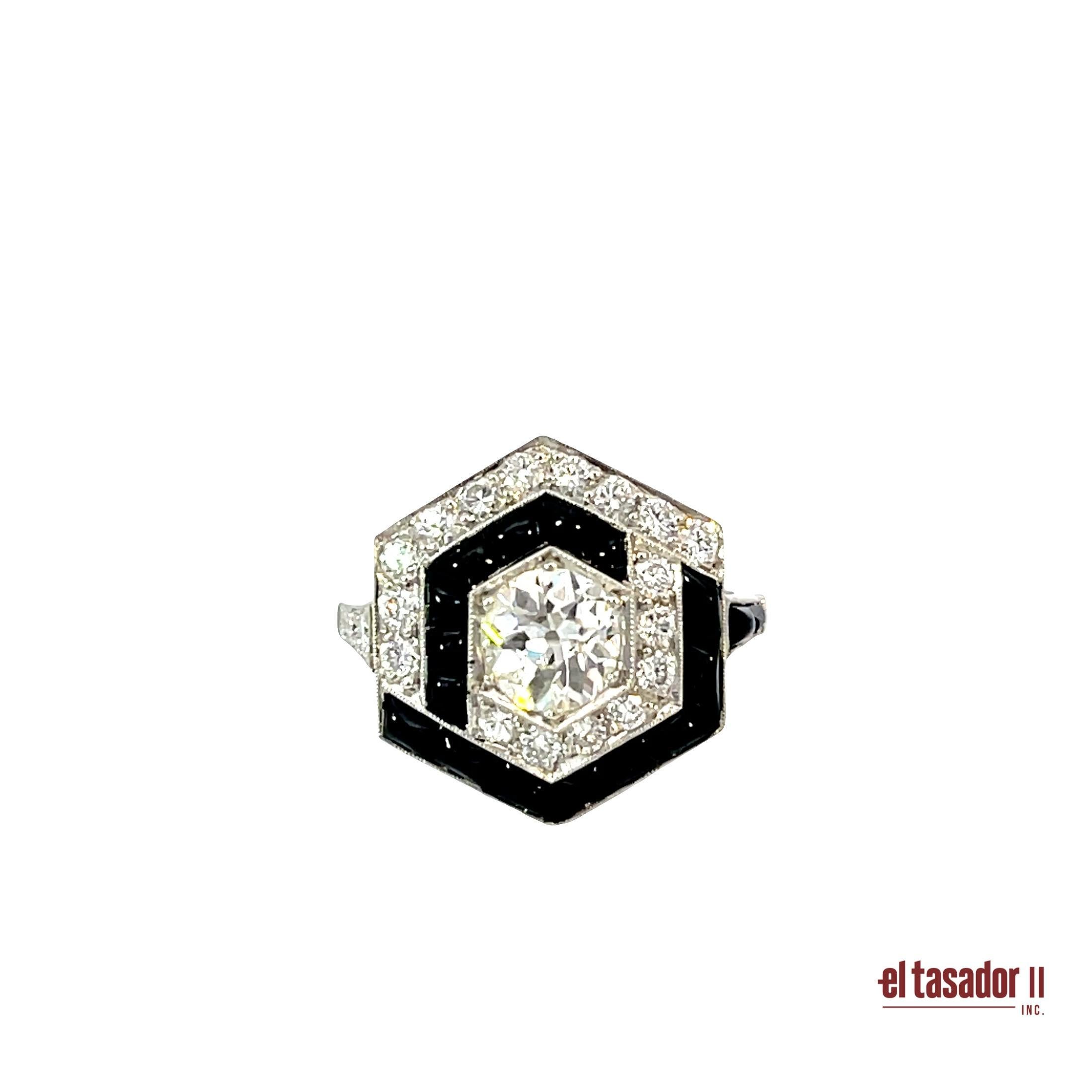 Bague Art Déco en platine avec 0,91ct de diamant, onyx et 0,64ct de diamant en accents en vente 1