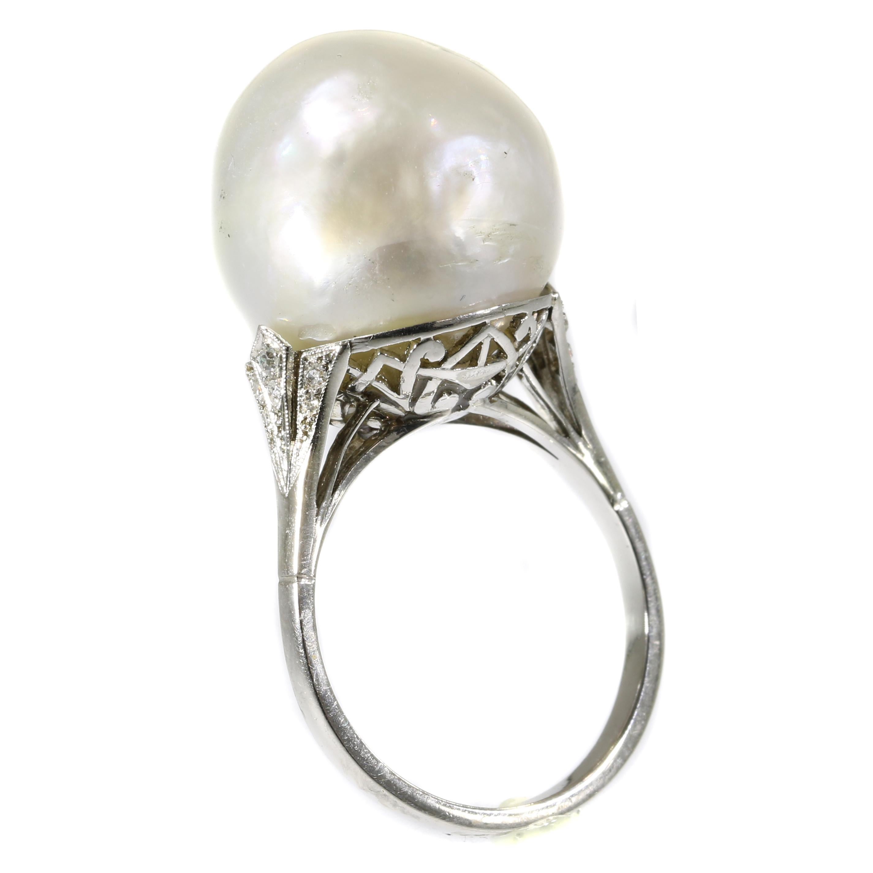 Platinum Art Deco Ring with Certified Pearl and Diamonds, circa 1920 For Sale