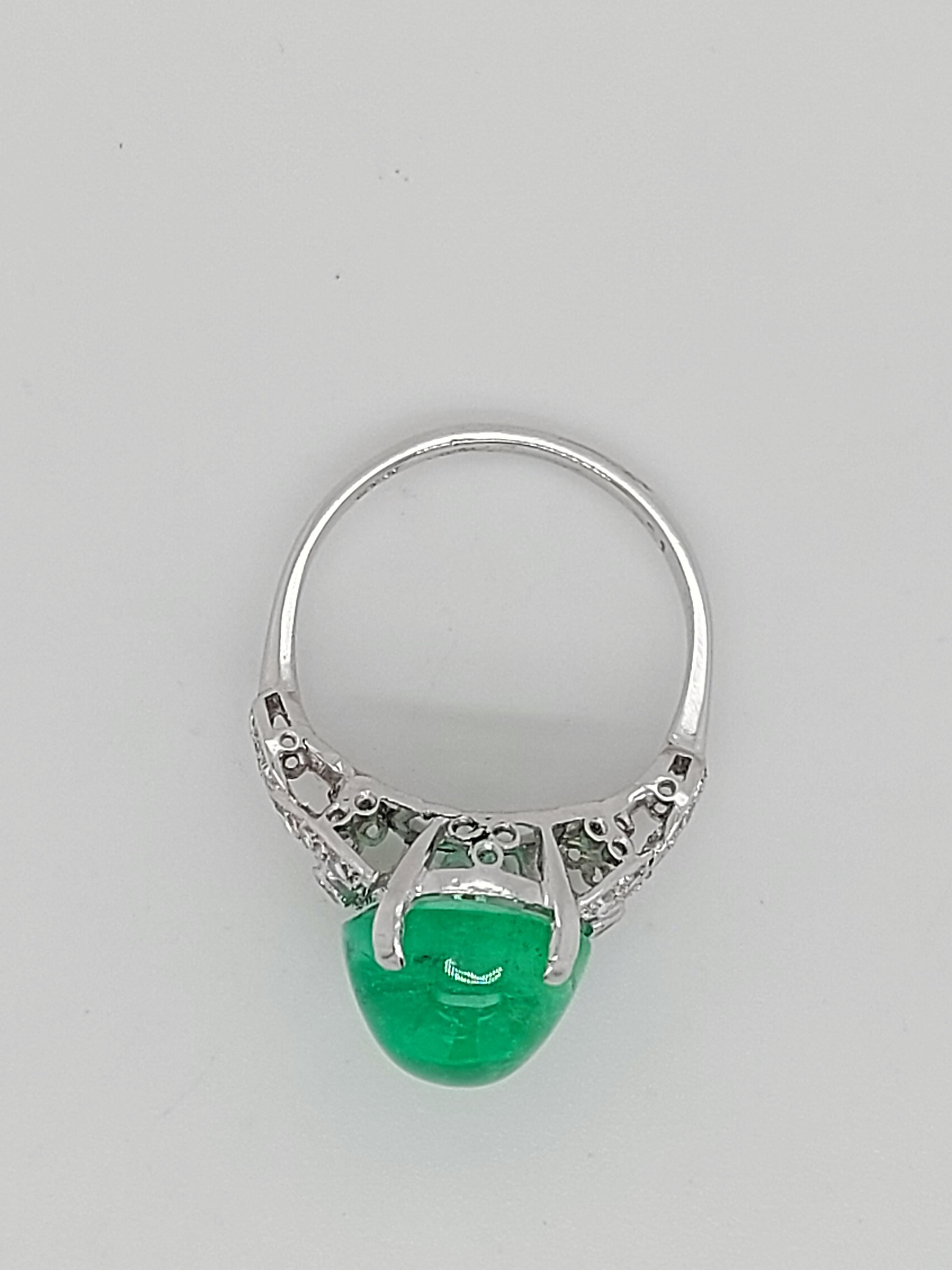 Platinum Art Deco Ring with Colombian Cabochon Emerald and Diamonds For Sale 4