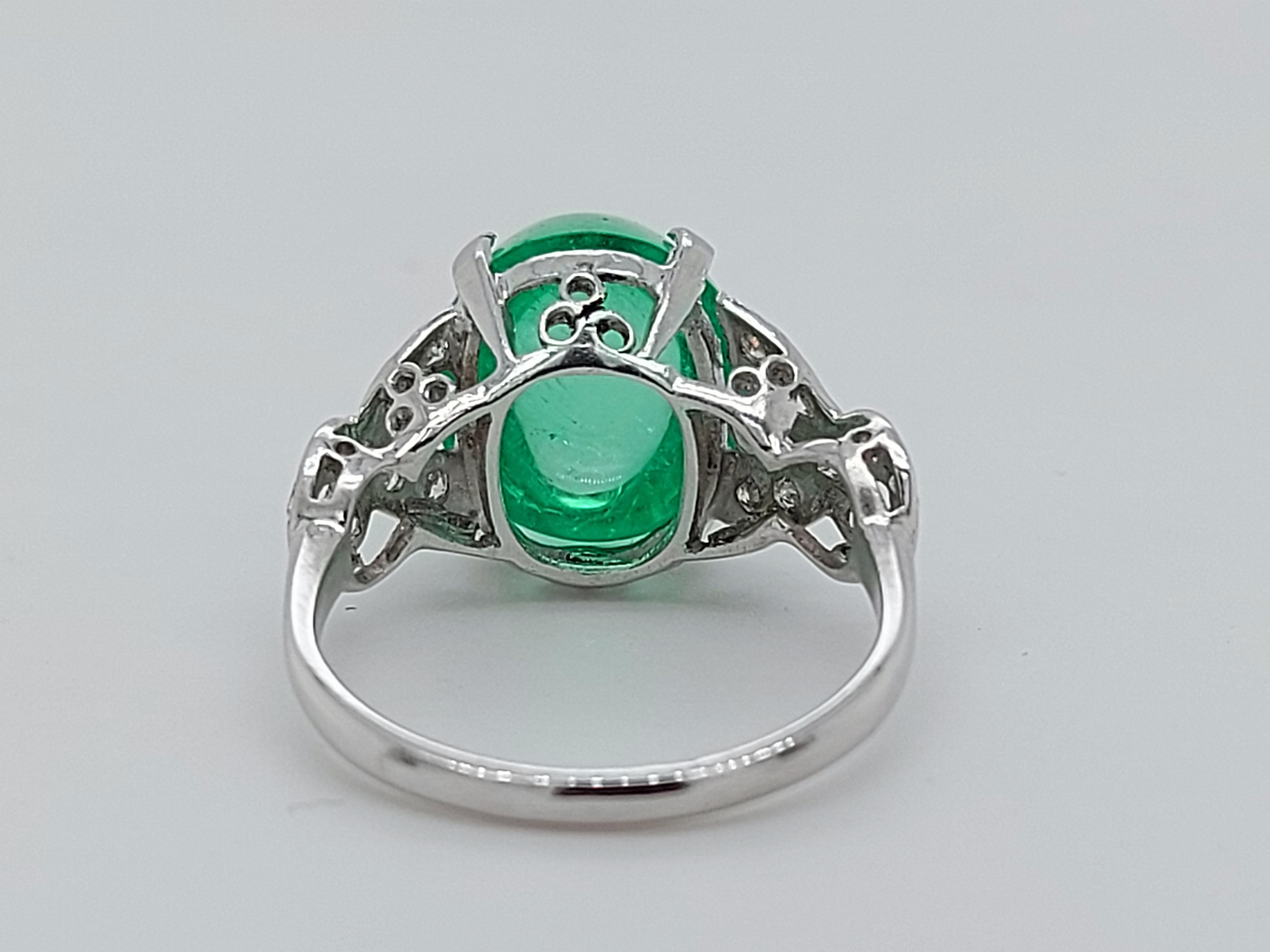 Platinum Art Deco Ring with Colombian Cabochon Emerald and Diamonds For Sale 5