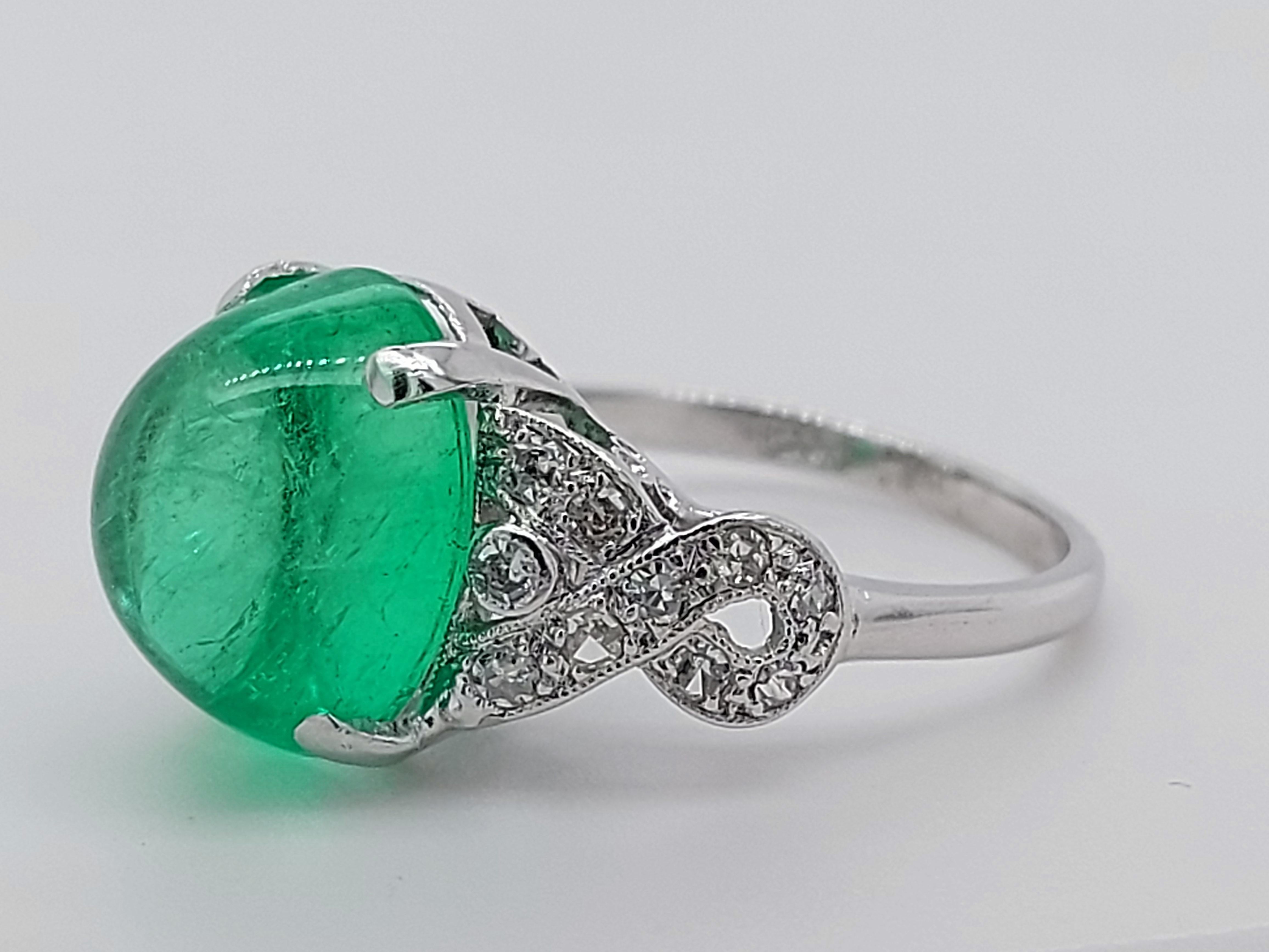 Platinum Art Deco Ring with Colombian Cabochon Emerald and Diamonds For Sale 7