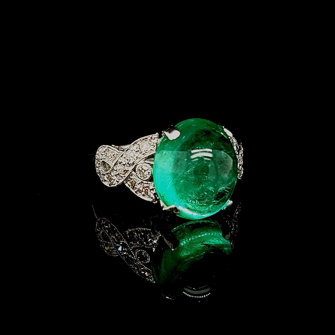 Platinum Art Deco Ring with Colombian Cabochon Emerald and Diamonds For Sale 11
