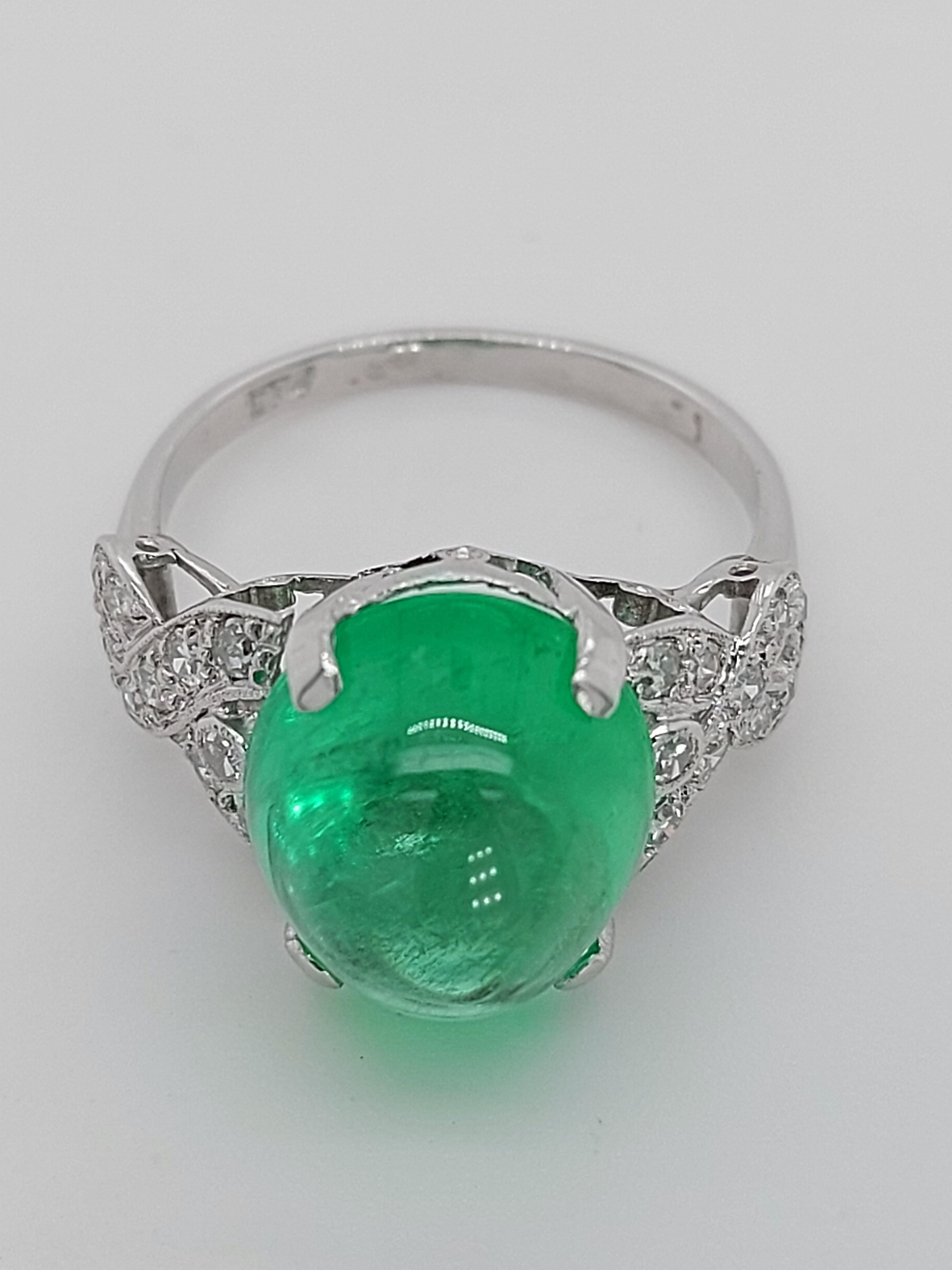 Platinum Art Deco Ring with Colombian Cabochon Emerald and Diamonds For Sale 2