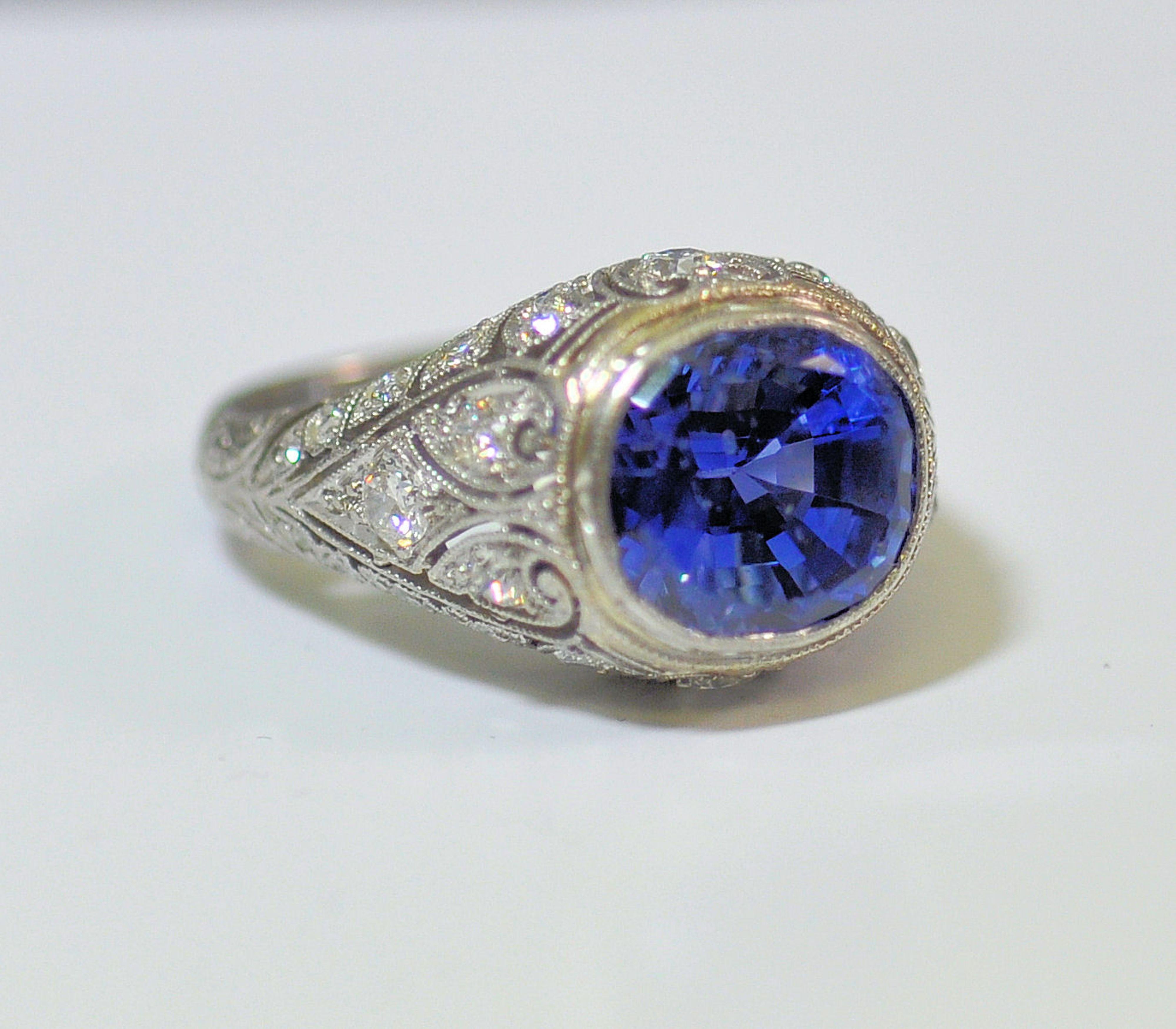 Platinum Art Deco Sapphire and Diamond Ring In Excellent Condition For Sale In Dallas, TX