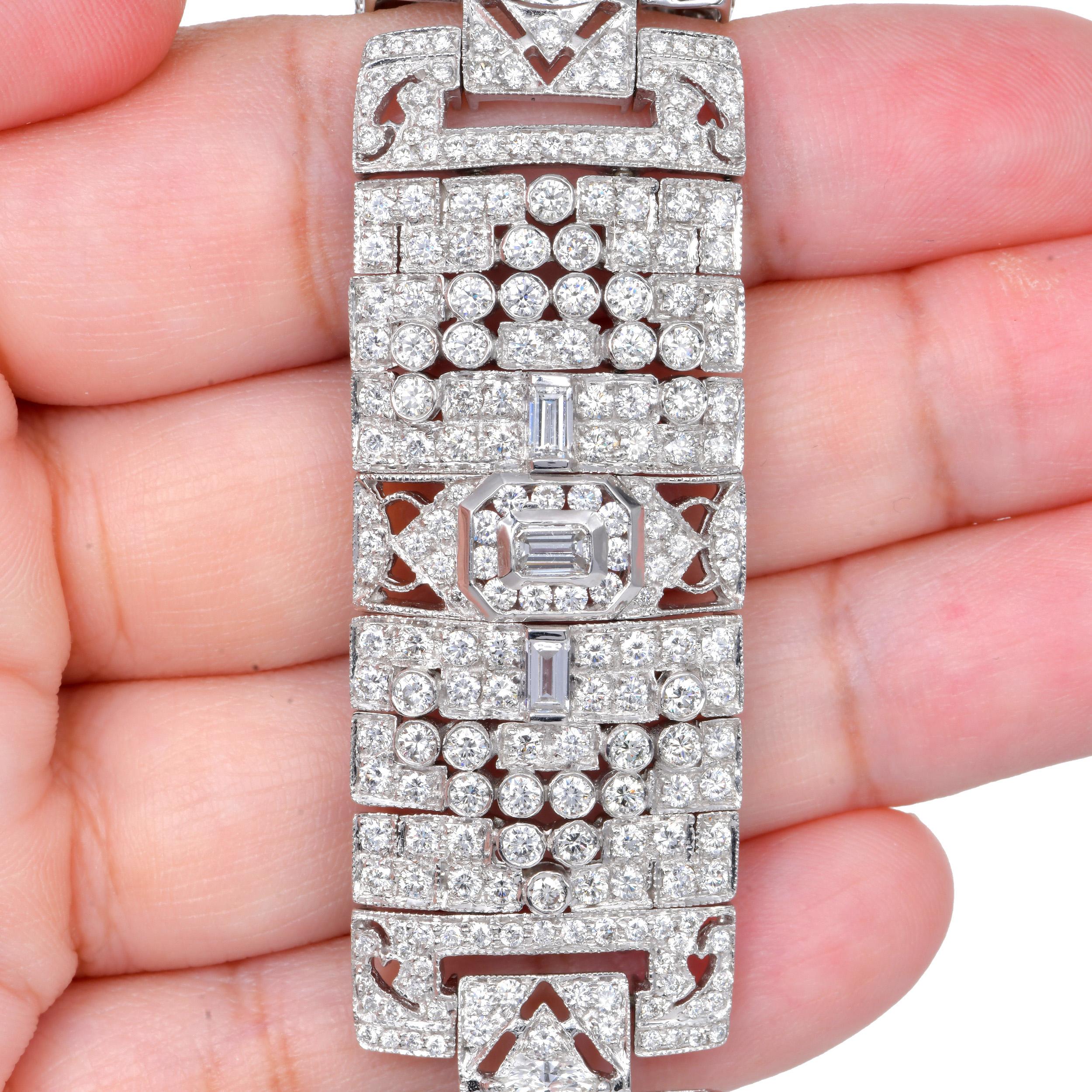 Art Déco Bracciale largo in platino stile Art Deco con diamanti da 23,00 carati in vendita
