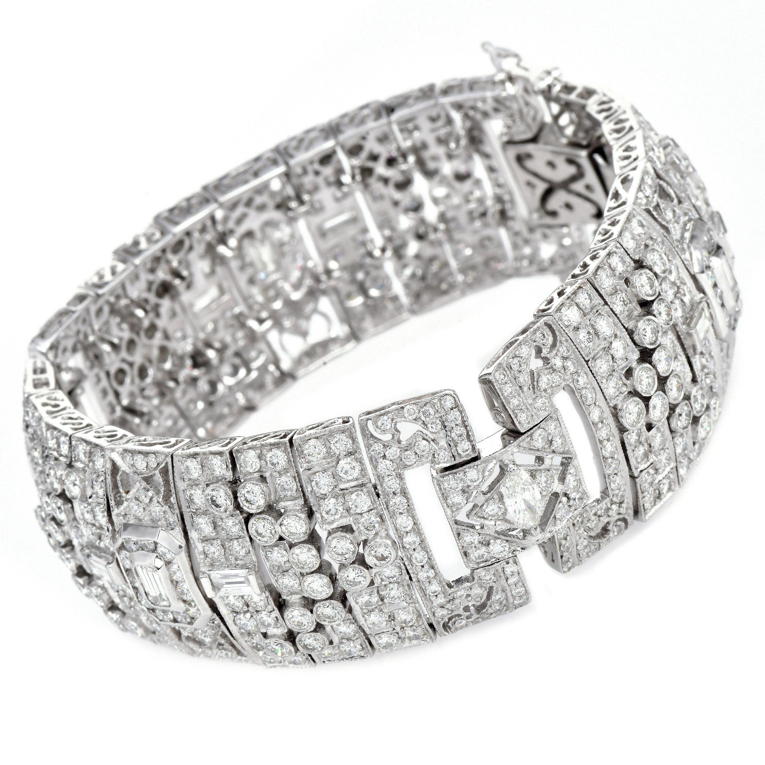 Bracciale largo in platino stile Art Deco con diamanti da 23,00 carati In condizioni ottime in vendita a Miami, FL