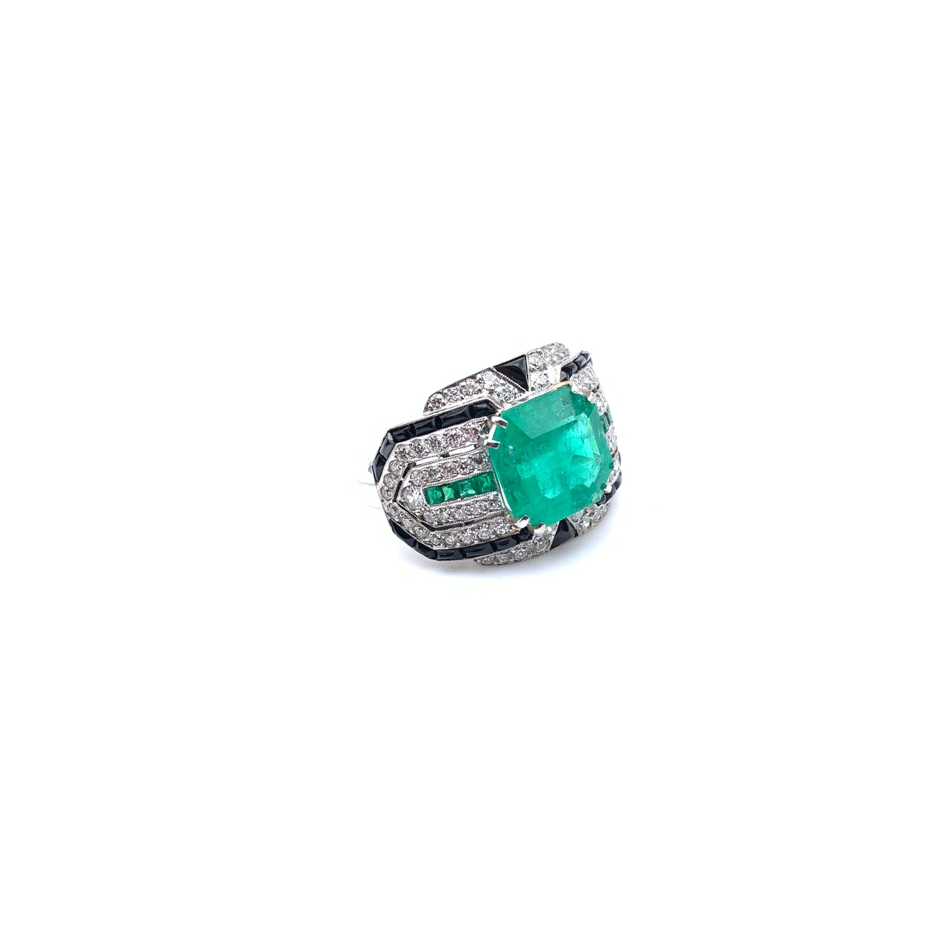 Platin Art Deco-Stil 4,03 Karat Smaragd Onyx & Diamant-Ring (Art déco)