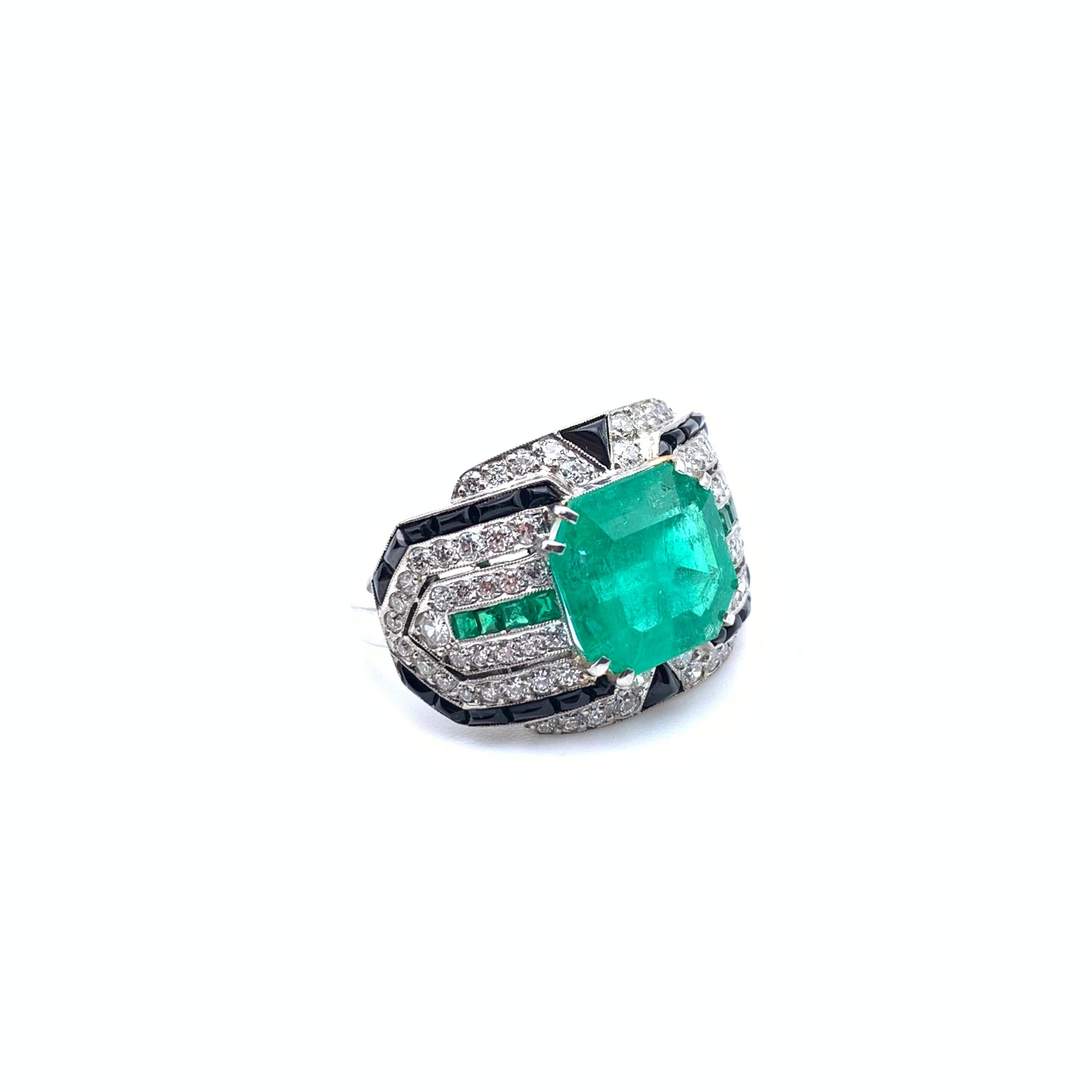 Platin Art Deco-Stil 4,03 Karat Smaragd Onyx & Diamant-Ring (Carréeschliff)