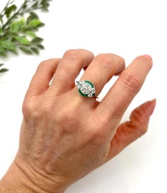 Anello in platino con smeraldo calibrato e diamante in stile Art Déco