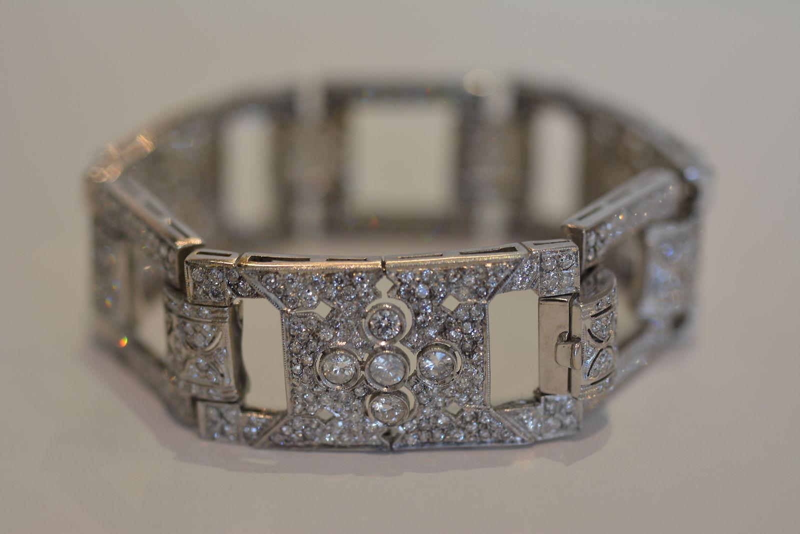 Platinum Art Deco Style Diamond Bracelet 8.30 Carat TDW, SI Clarity For Sale 3