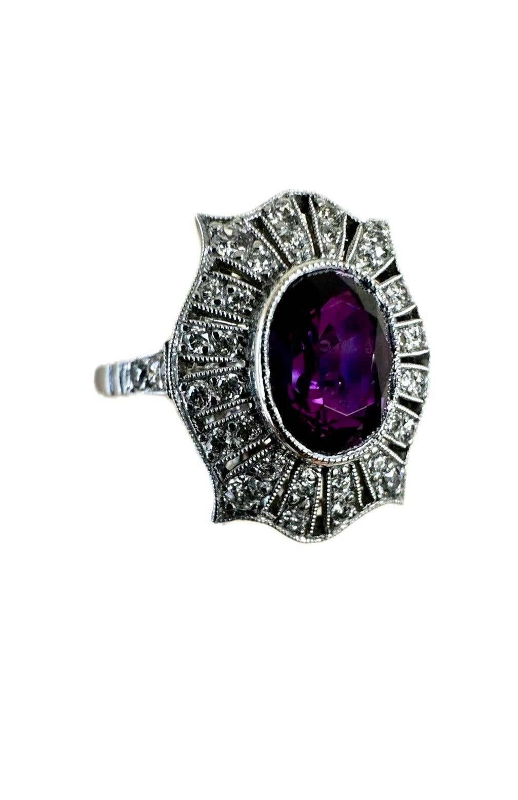 Platinum Art Deco Style Diamond GIA 2.01 Carat Vivid Purple Oval Sapphire Ring In New Condition For Sale In Los Angeles, CA
