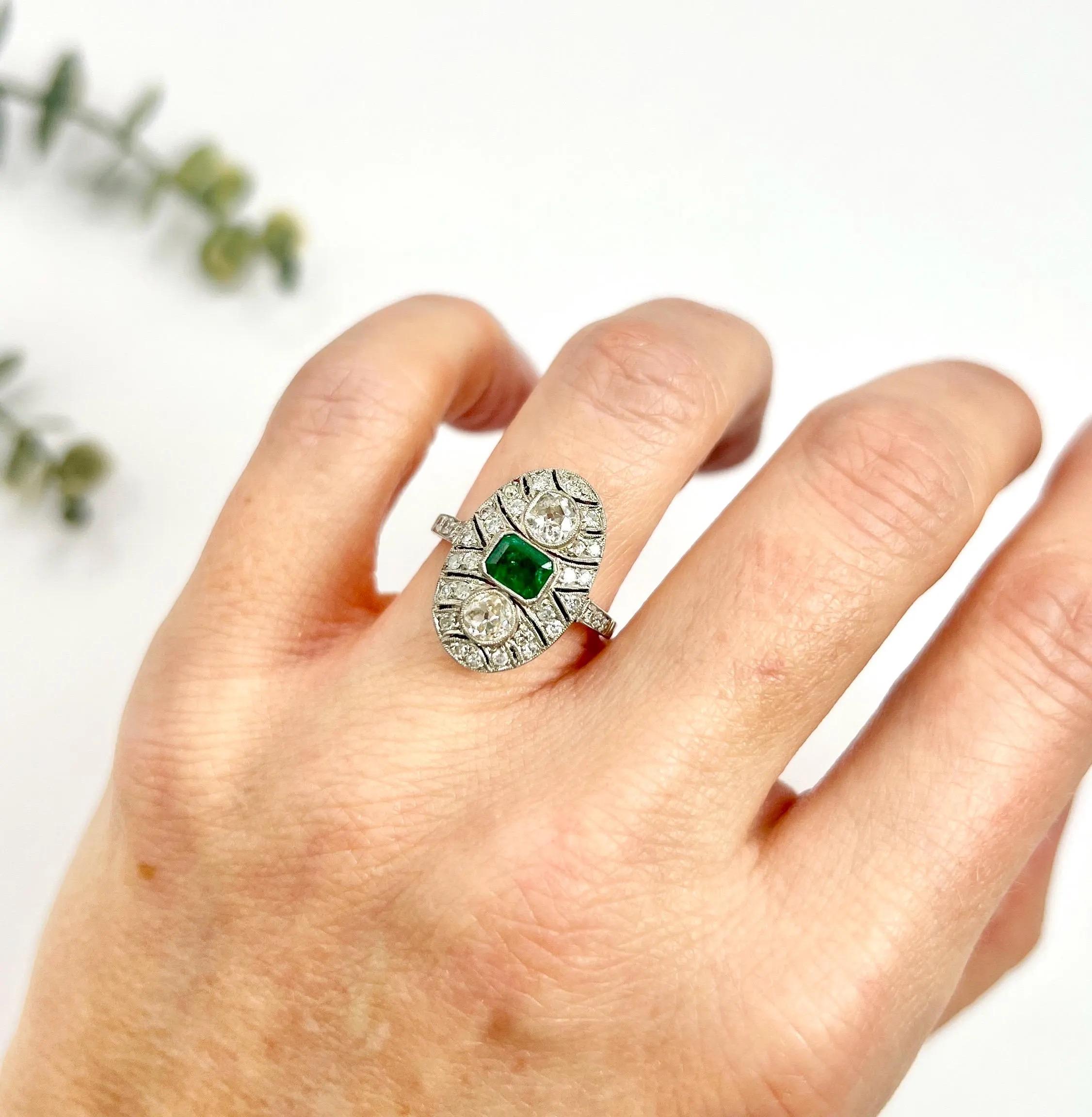 Platinum, Art Deco Style, Emerald & Diamond Oval Shield Shaped Ring In Good Condition For Sale In Brighton, GB