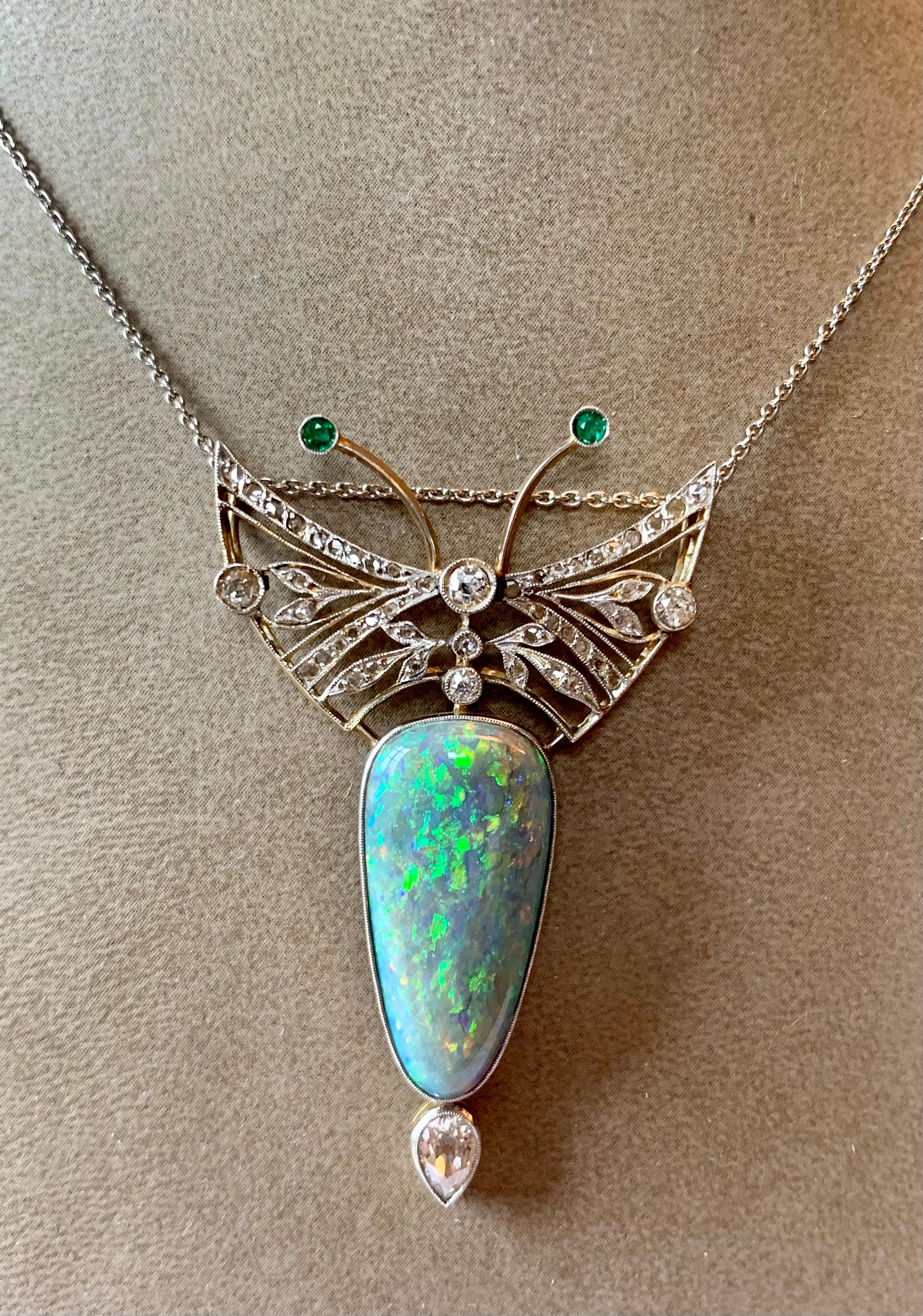 Ciondolo di platino Art Nouveau con diamante e farfalla con catena In condizioni buone in vendita a Zurich, Zollstrasse
