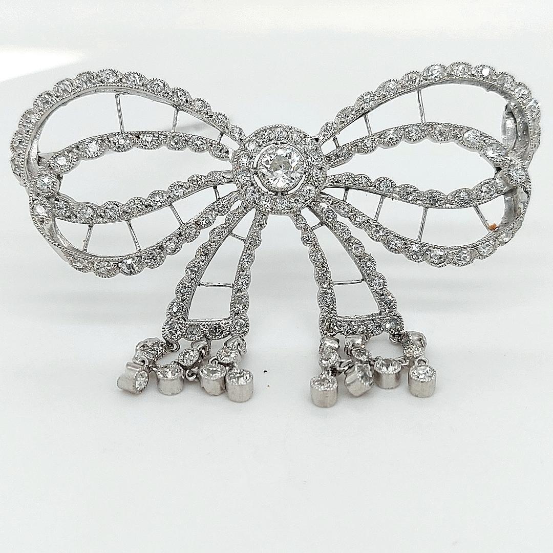 Platinum Artdeco Bowknot Diamond Brooch with Dangling Diamonds For Sale 3