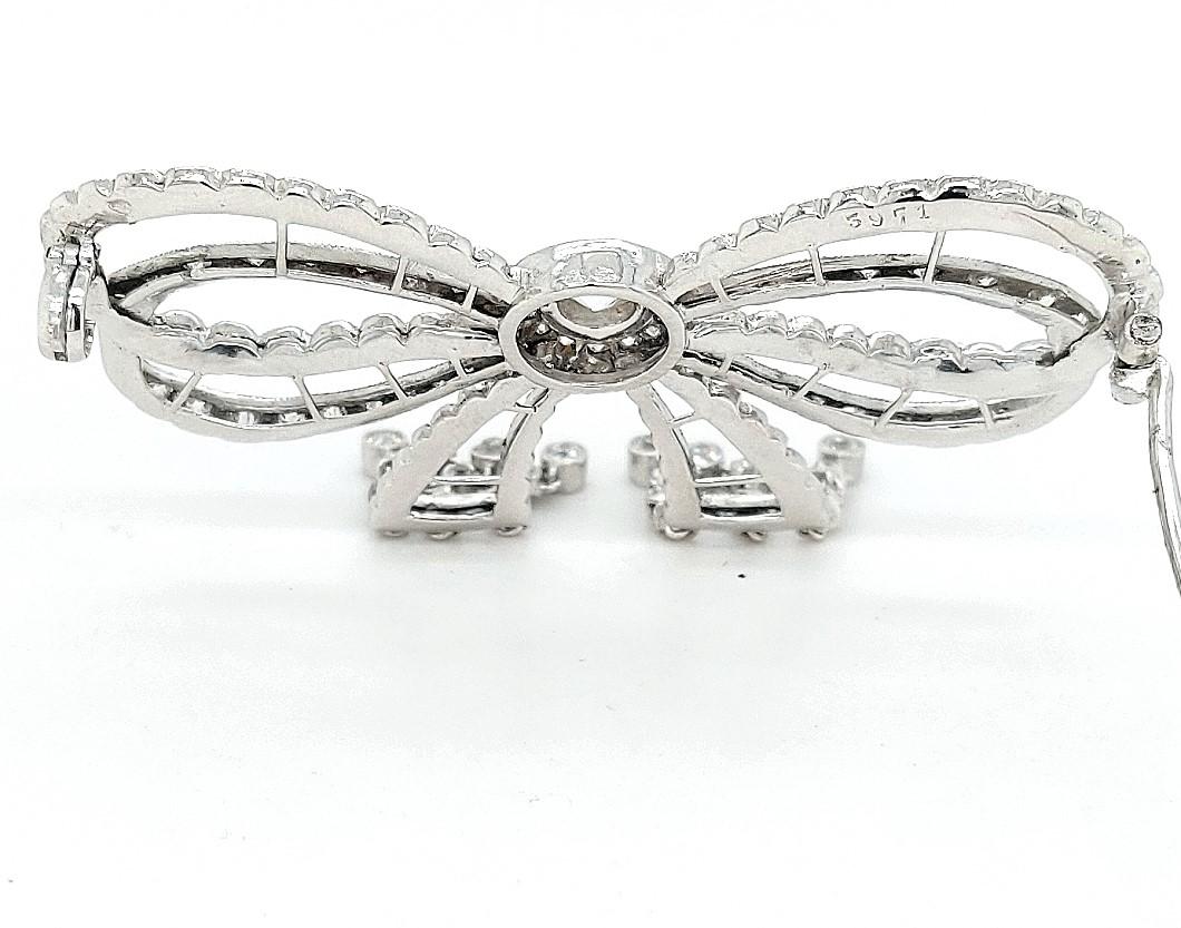 Platinum Artdeco Bowknot Diamond Brooch with Dangling Diamonds For Sale 5