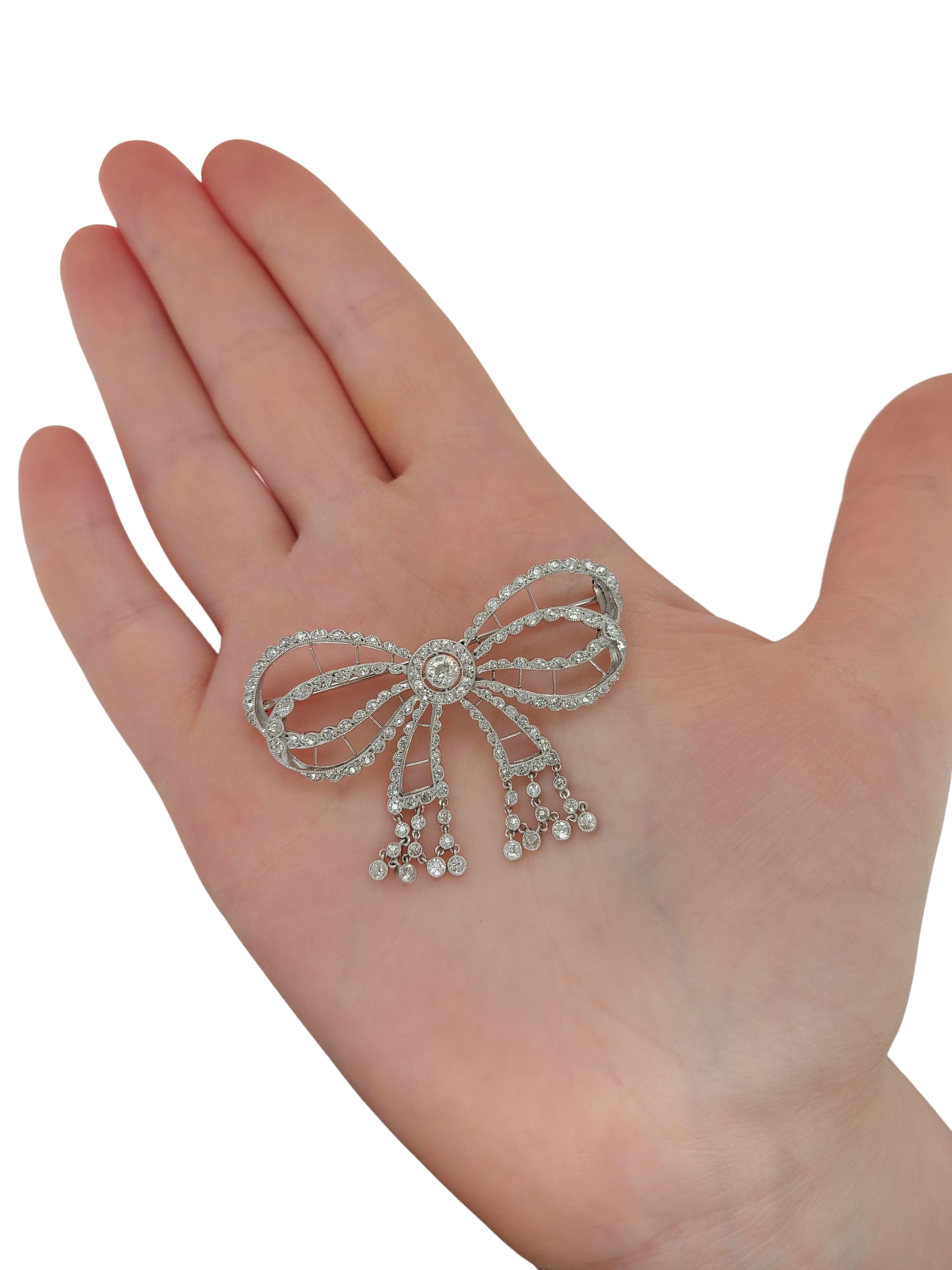 Platinum Artdeco Bowknot Diamond Brooch with Dangling Diamonds For Sale 6