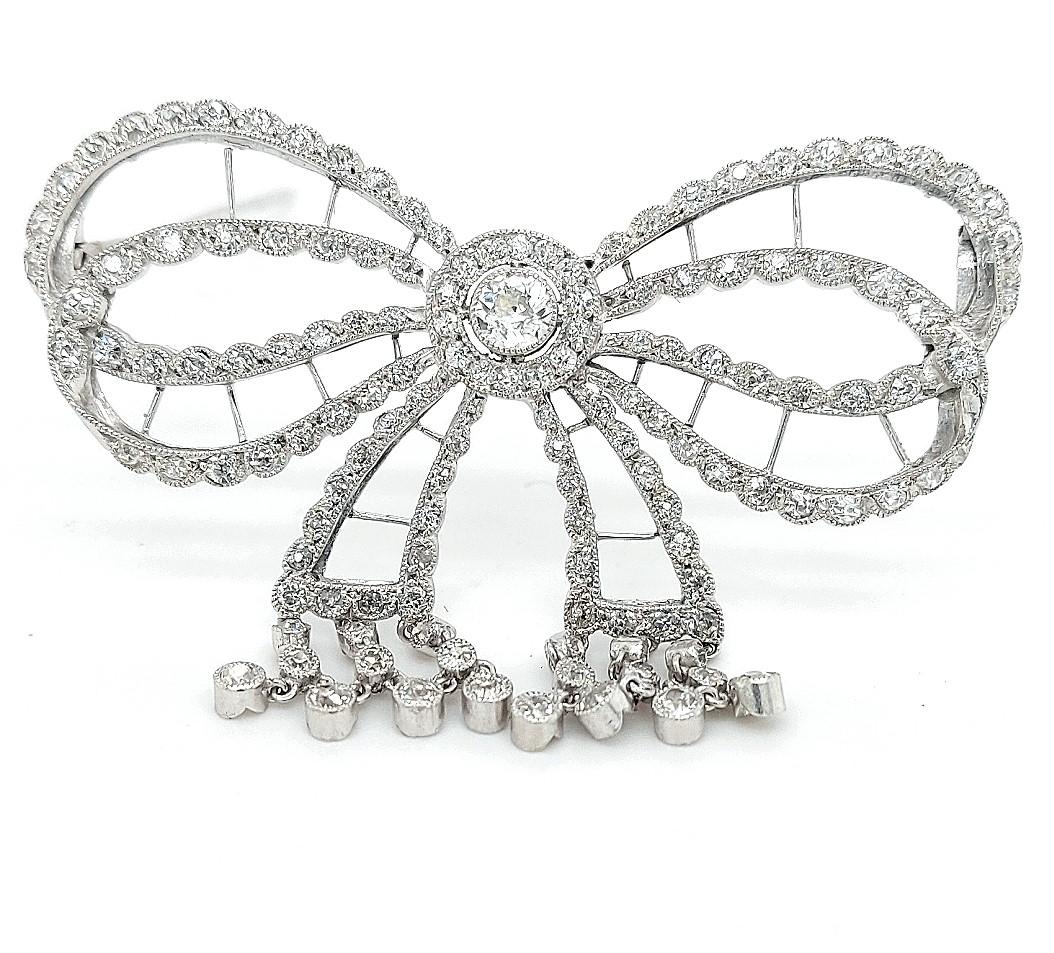Stunning Platinum Artdeco Bowknot Diamond Brooch With Dangling Diamonds

Extremely fine handcrafted piece of art to make you shine on every occasion.

Hallmarks : French Eagle and numbered 3971

Diamonds: 144 diamonds + center diamond

Material: