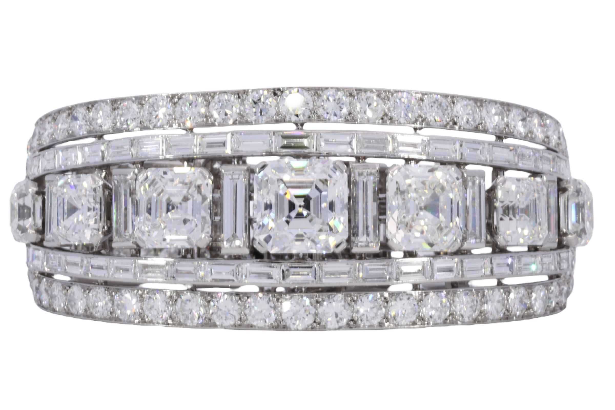 Manschettenarmband aus Platin mit 31,5 Karat Diamanten im Ascher-Schliff von H.M.Qaboos Bin Said (Kunsthandwerker*in) im Angebot