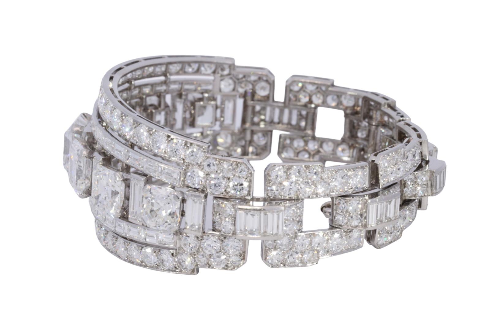 Manschettenarmband aus Platin mit 31,5 Karat Diamanten im Ascher-Schliff von H.M.Qaboos Bin Said (Asscher-Schliff) im Angebot