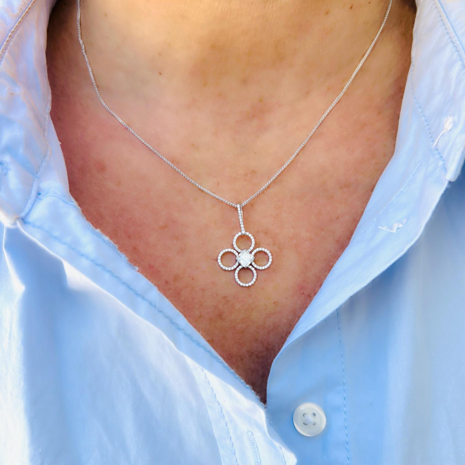 Ciondolo a forma di trifoglio con diamante taglio Asscher in platino di Daniel K. In condizioni ottime in vendita a San Francisco, CA