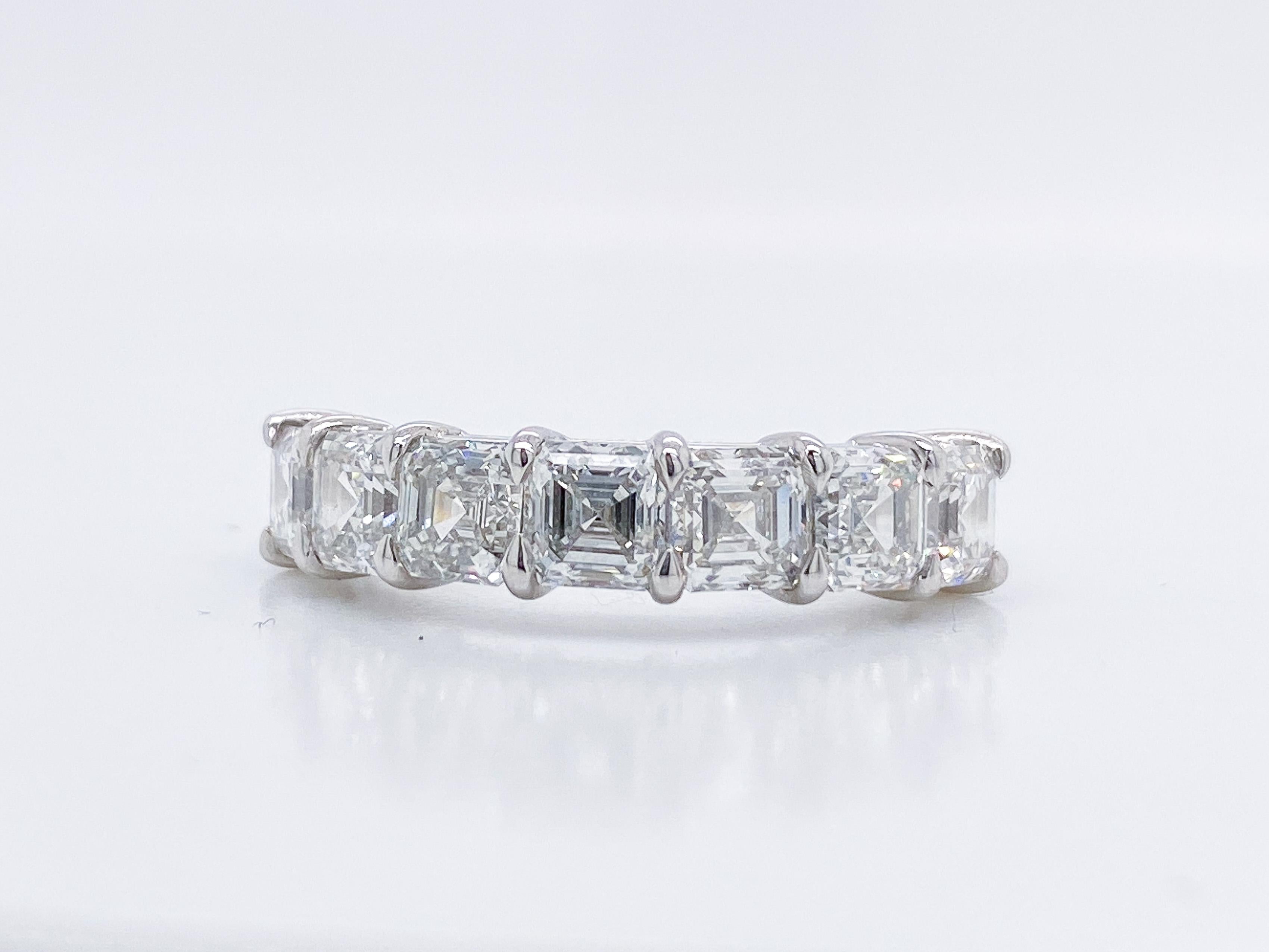 Platin Asscher Jahrestag-Ring mit Diamanten  (Asscher-Schliff) im Angebot
