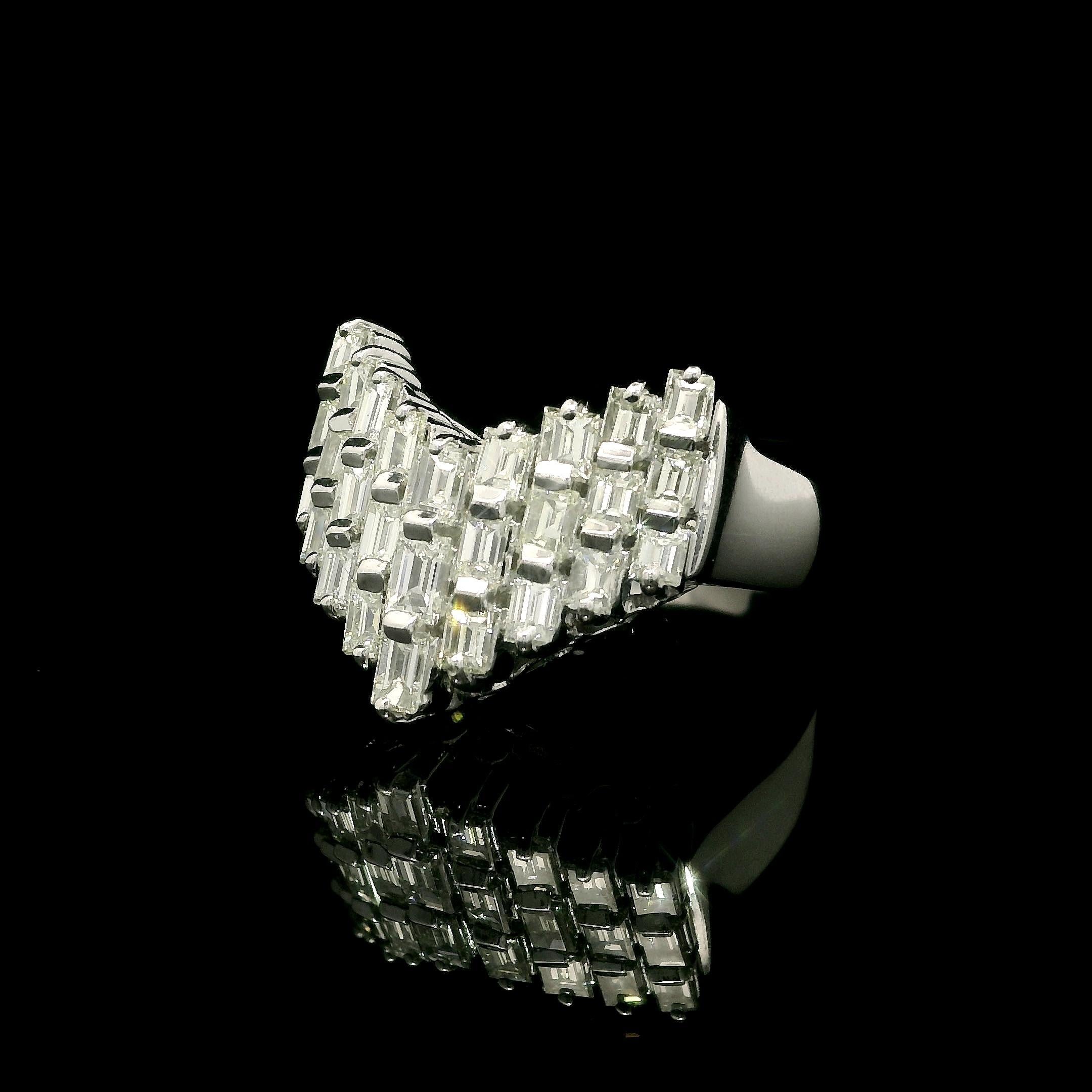 Anillo ancho de platino con diamantes talla baguette de 1,50 ctw en 