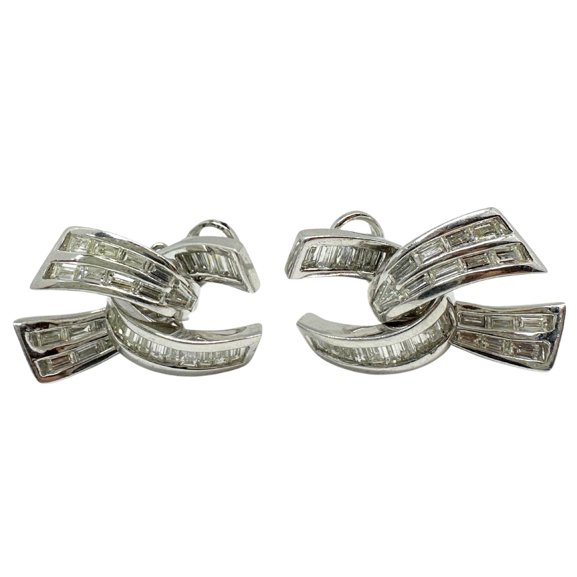 Taille baguette Boucles d'oreilles en platine avec diamant taille baguette en vente