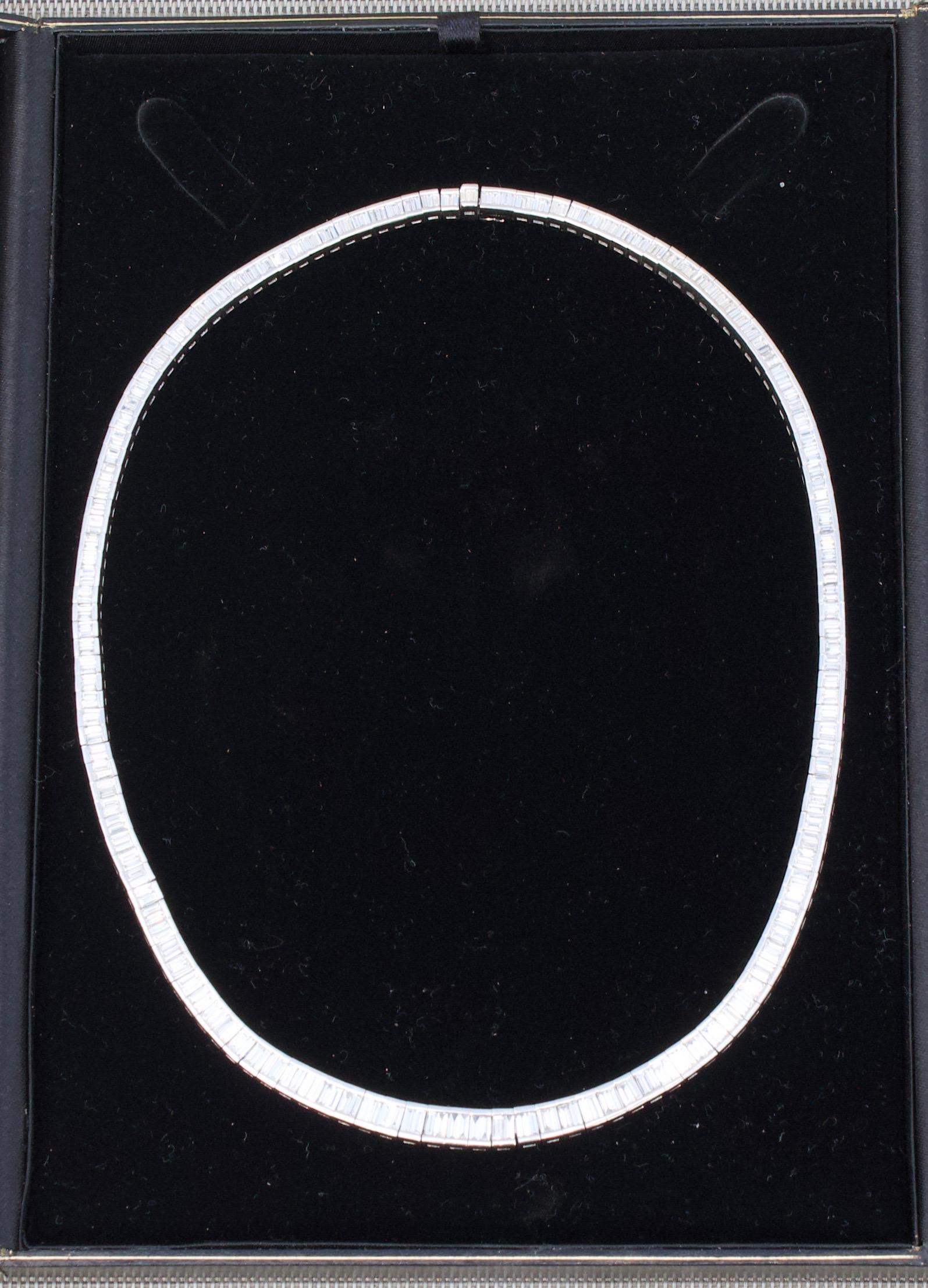 Collana in platino con diamanti baguette a linea retta 17,50 carati in vendita 4