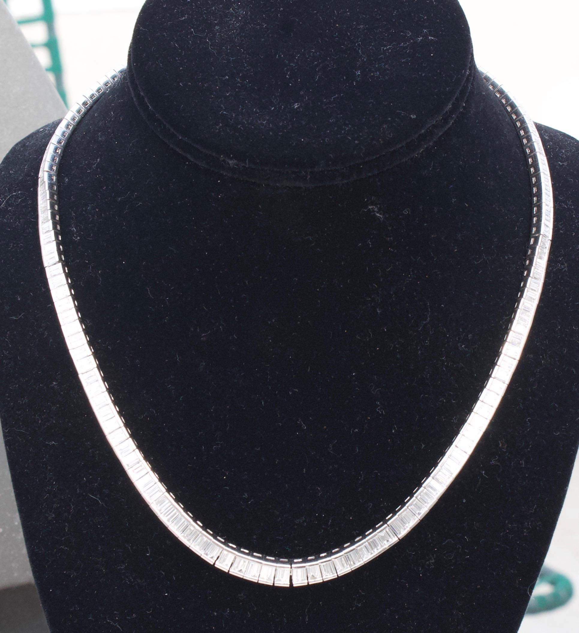 Collana in platino con diamanti baguette a linea retta 17,50 carati in vendita 3