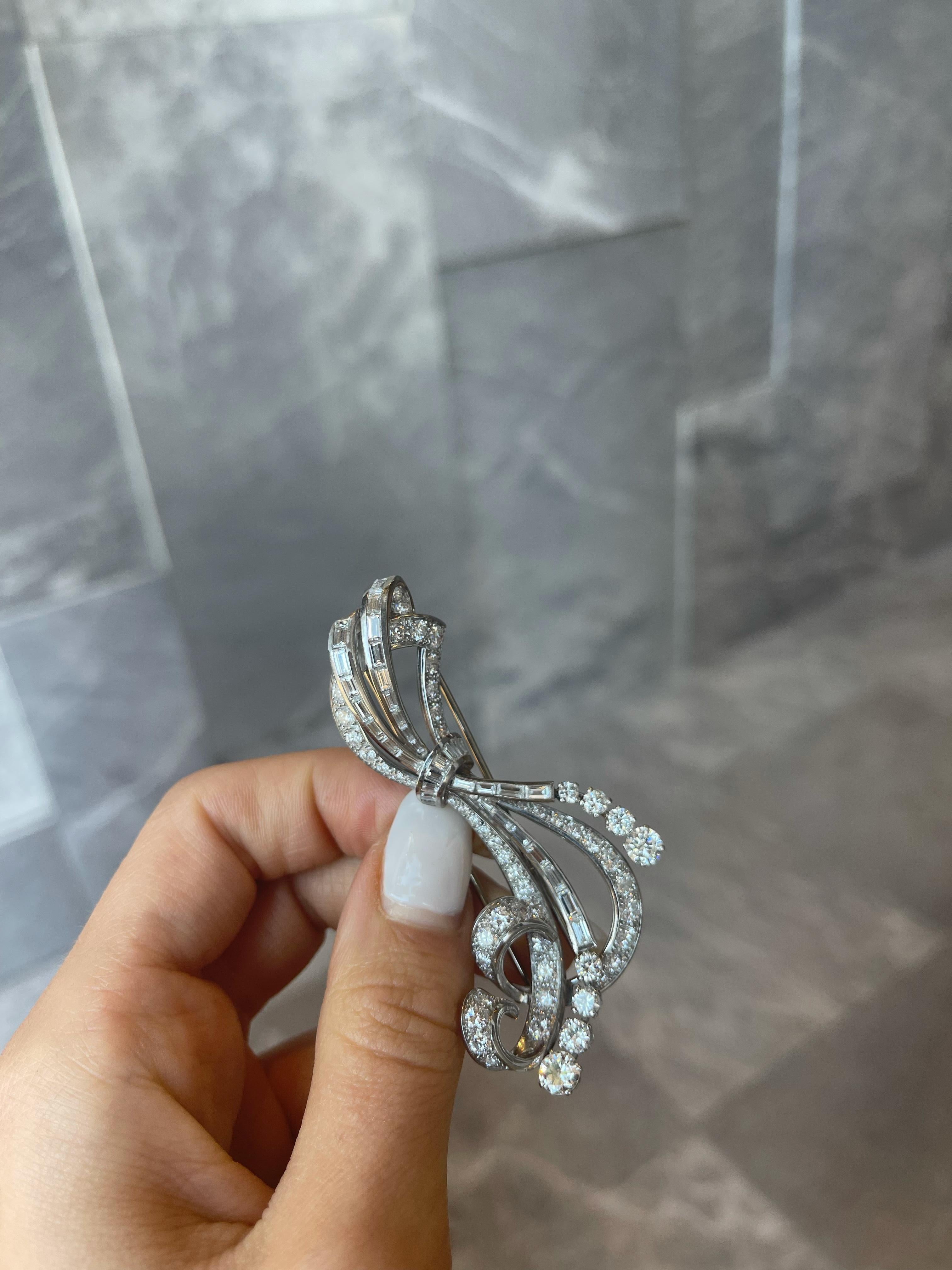Platinum Baguette & Round Brilliant Cut Diamond Vintage Brooch In Good Condition For Sale In Toronto, CA
