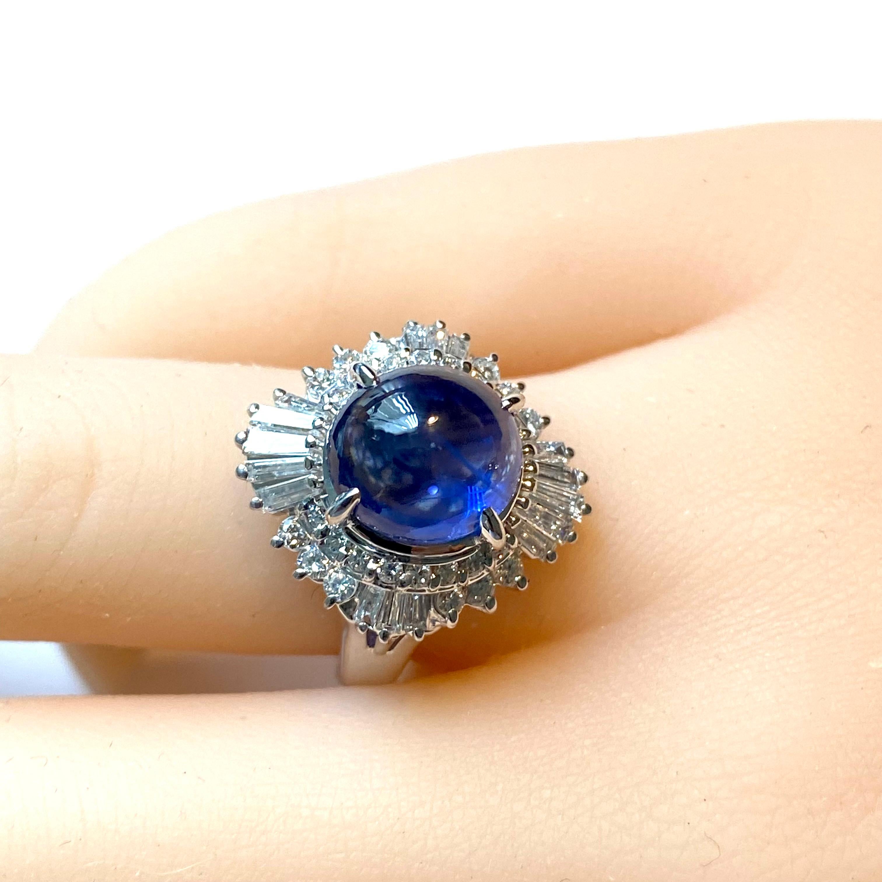 Platin Baguette-Cocktailring mit rundem Diamanten und Ceylon-Cabochon-Saphir 6 Karat 5