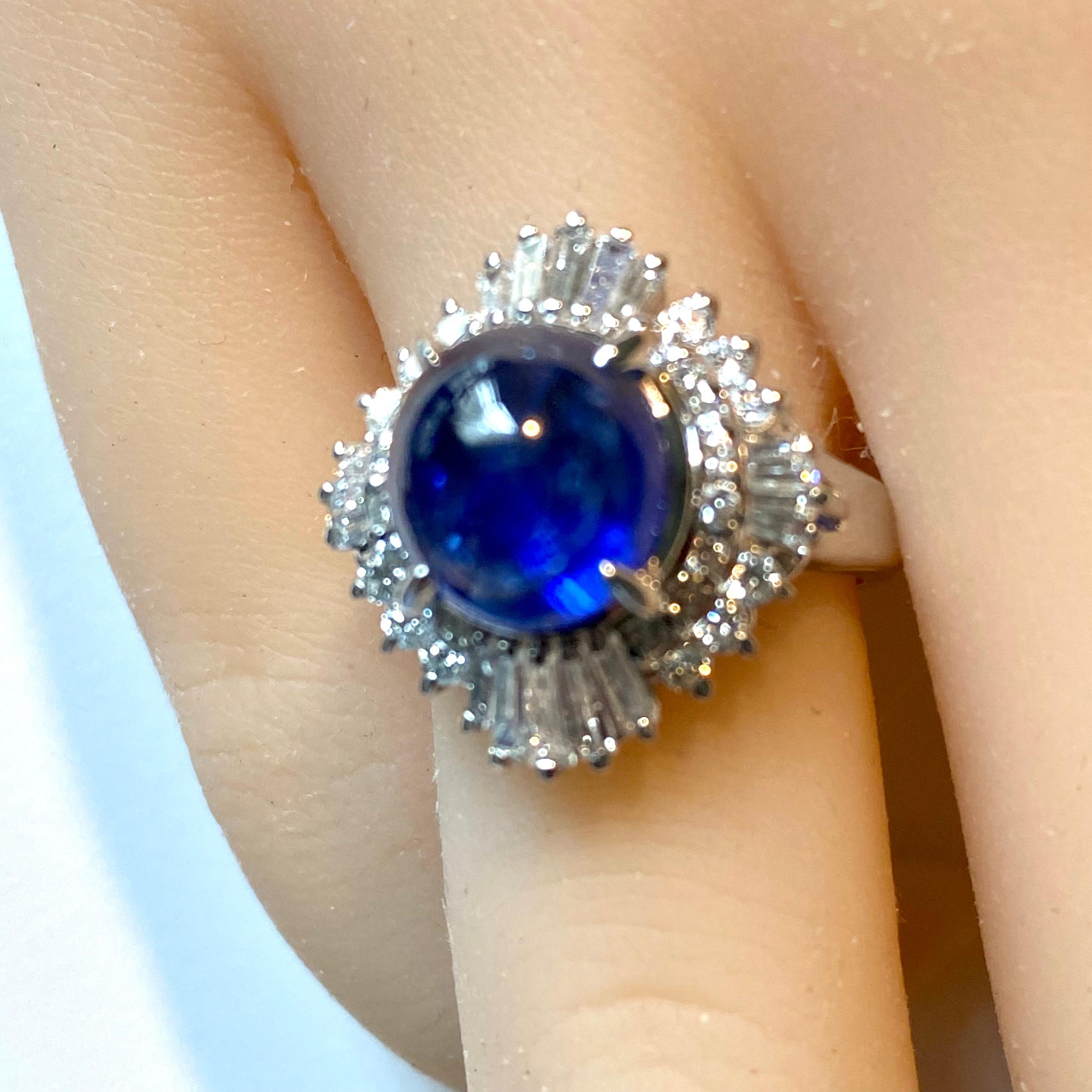 Platin Baguette-Cocktailring mit rundem Diamanten und Ceylon-Cabochon-Saphir 6 Karat 2
