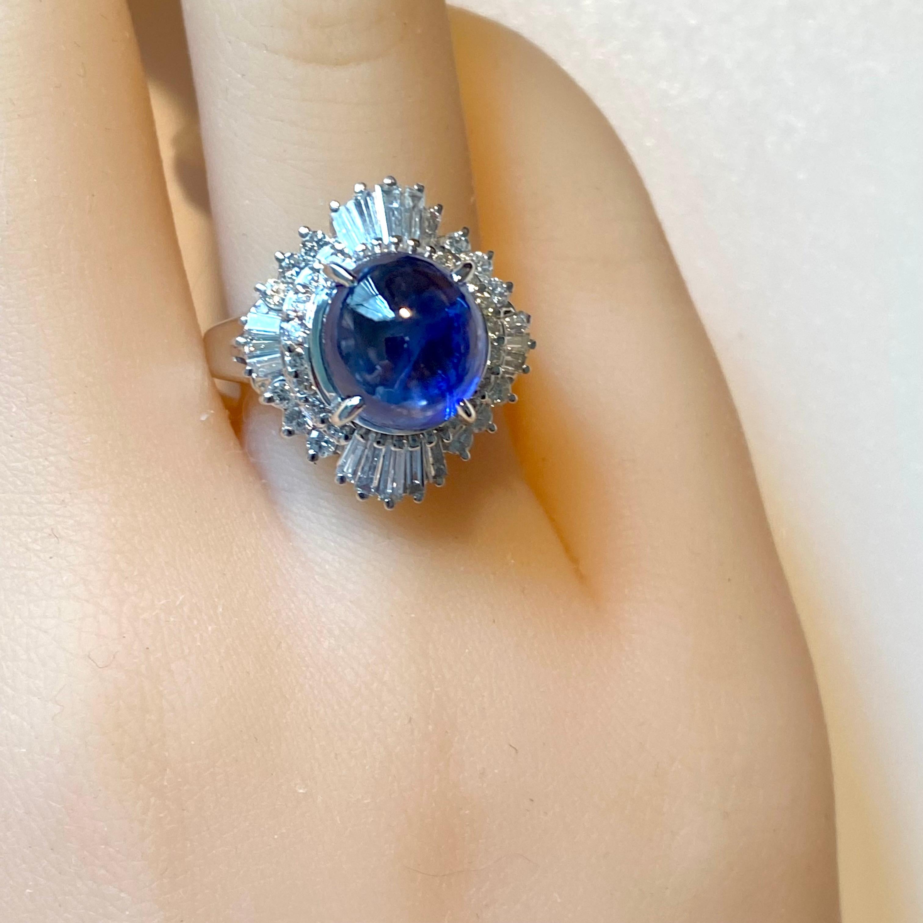 Platin Baguette-Cocktailring mit rundem Diamanten und Ceylon-Cabochon-Saphir 6 Karat 3