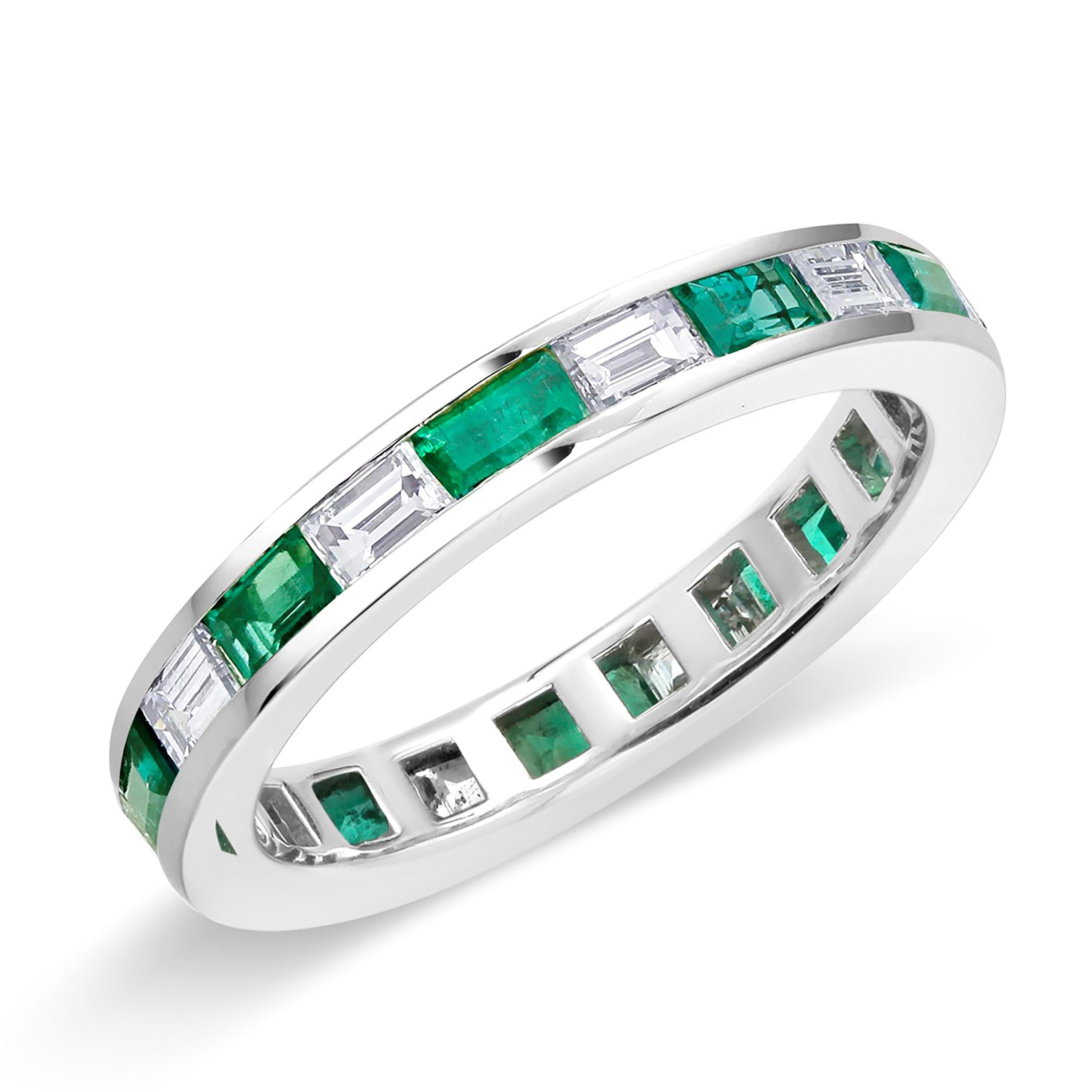 Eternity-Ring aus Platin mit Smaragd in Baguette-Form und Diamant Damen
