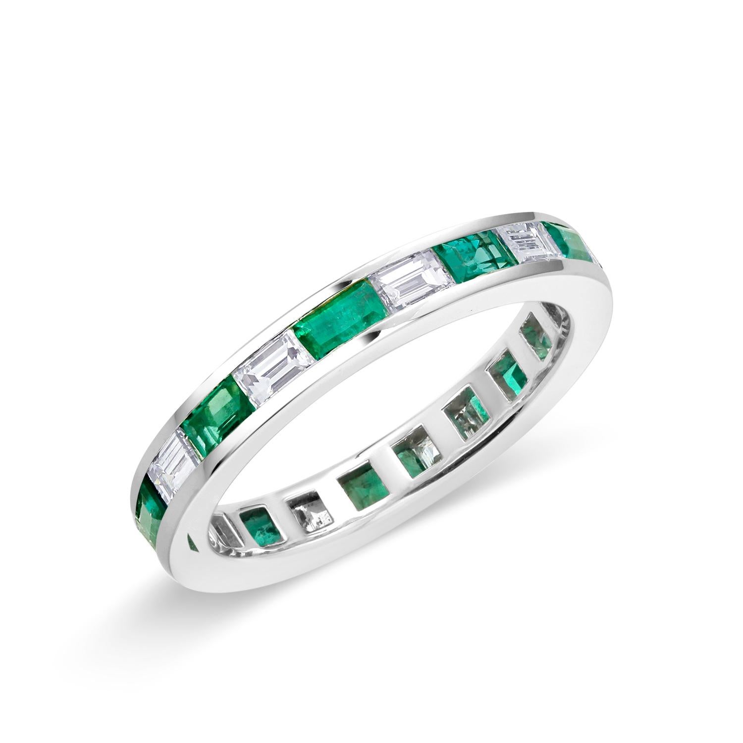 Eternity-Ring aus Platin mit Smaragd in Baguette-Form und Diamant 4