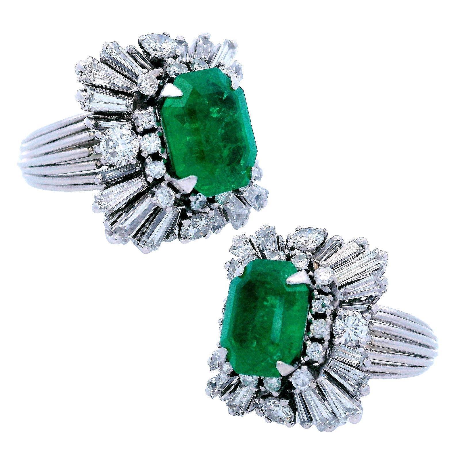 Taille émeraude Platinum ballerina Ring with 5.20 CTW in Emerald and Diamonds en vente