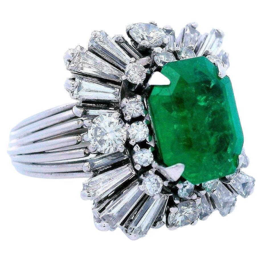 Platinum ballerina Ring with 5.20 CTW in Emerald and Diamonds en vente