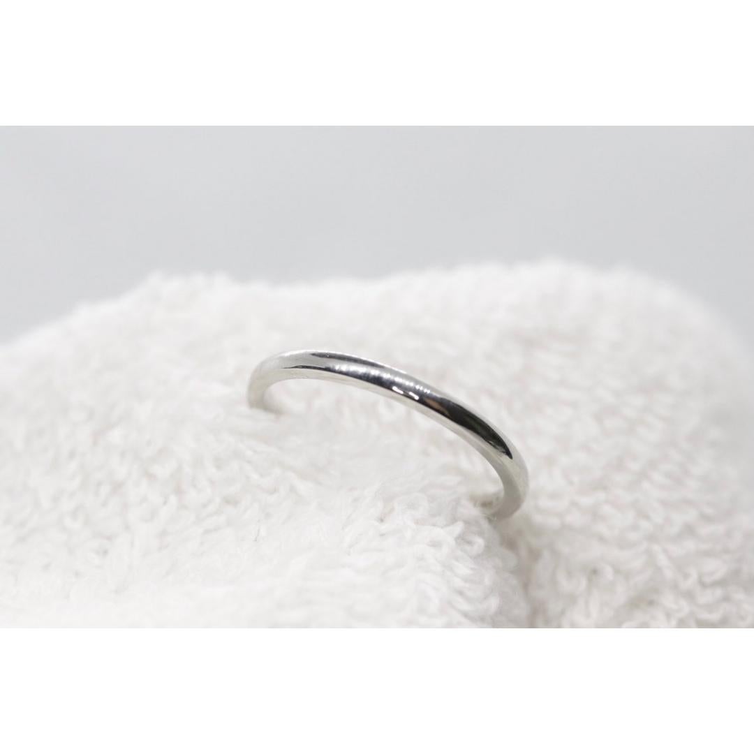 Femenino o masculino Banda de platino de 2 mm de ancho. Media alianza fina redonda. Anillo de platino. Mujeres Hombres en venta