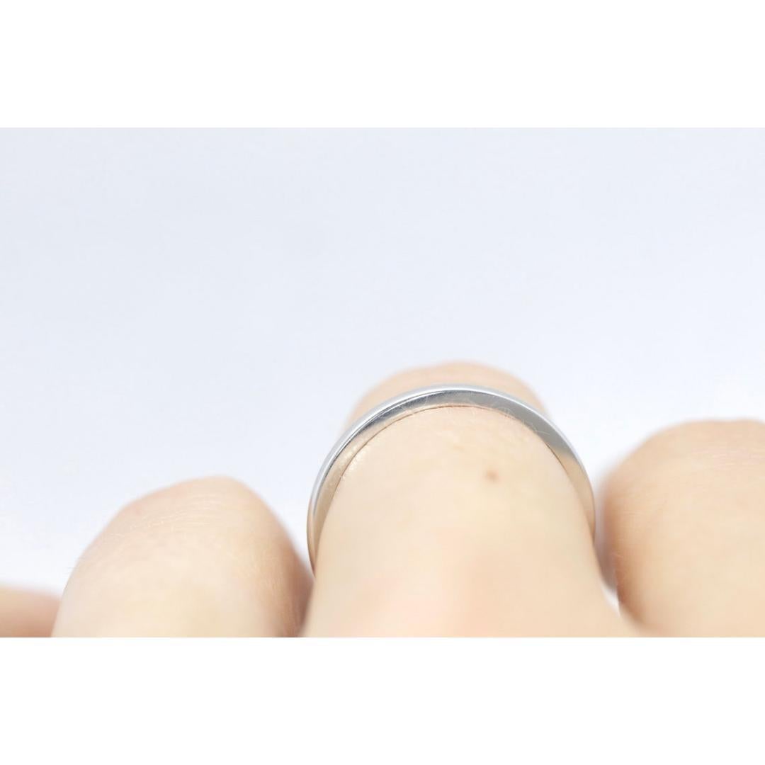 Banda de platino de 2 mm de ancho. Media alianza fina redonda. Anillo de platino. Mujeres Hombres en venta 3