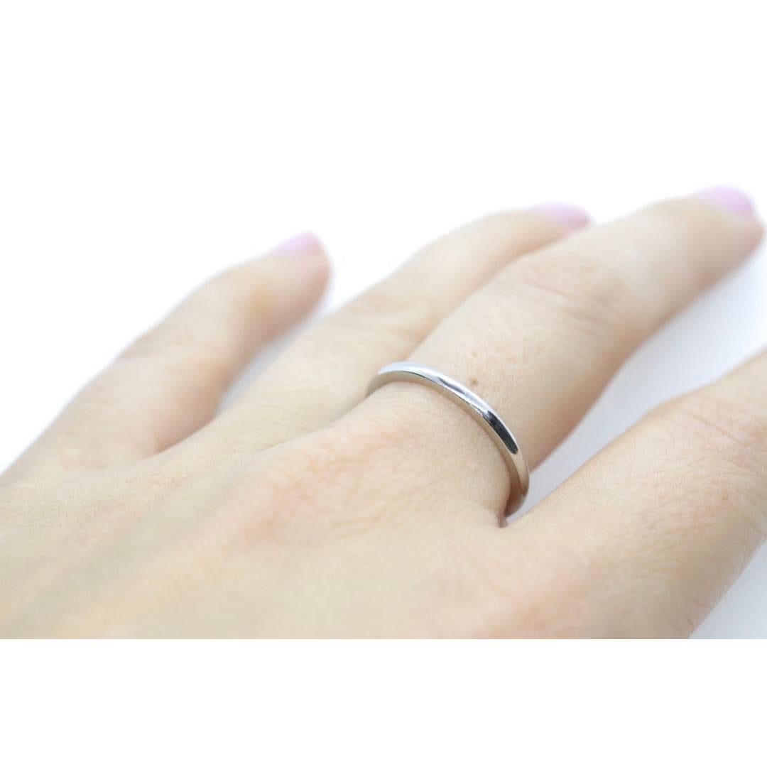 Banda de platino de 2 mm de ancho. Media alianza fina redonda. Anillo de platino. Mujeres Hombres en venta 5