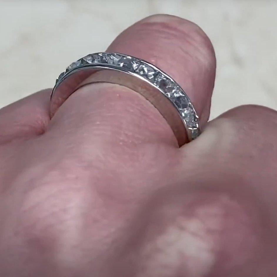 Anillo de platino talla francesa (aprox. 4,5 quilates), Anillo de eternidad de diamantes antiguos en Excelente estado para la venta en New York, NY