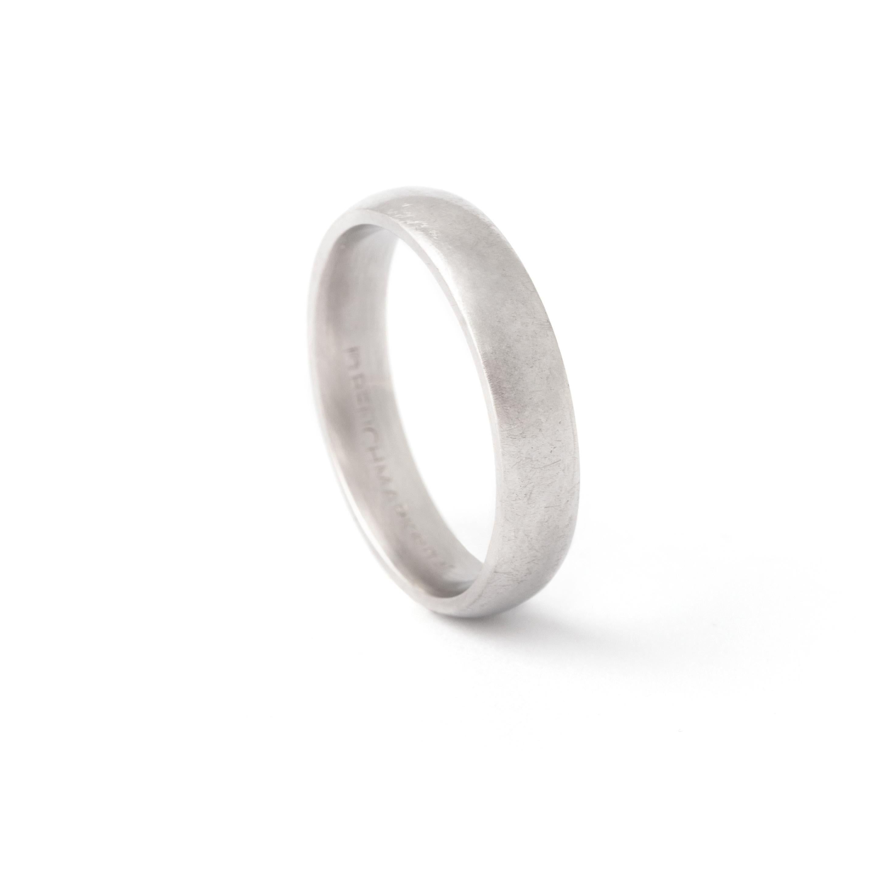 Platinum Band Ring.
Size: 63 (10.25 US)
Weight: 10.54 grams.
