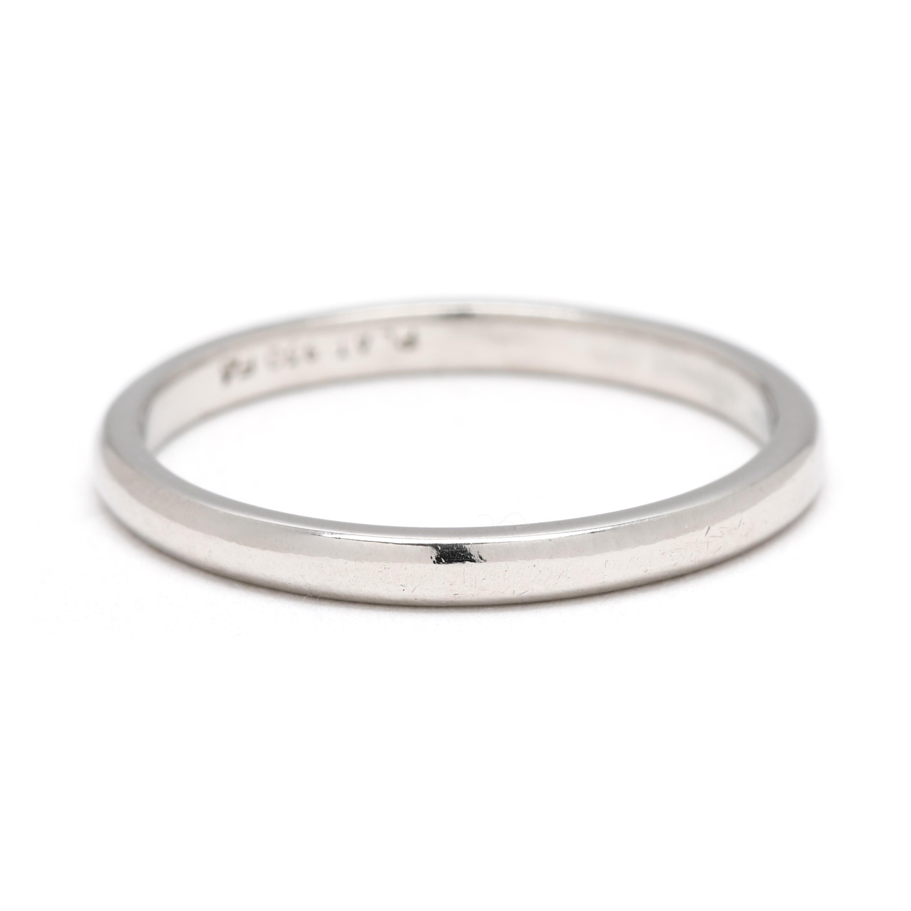 Platinum Band Ring, Stackable, Wedding Band, Ring Size 5.75 In condizioni buone in vendita a McLeansville, NC
